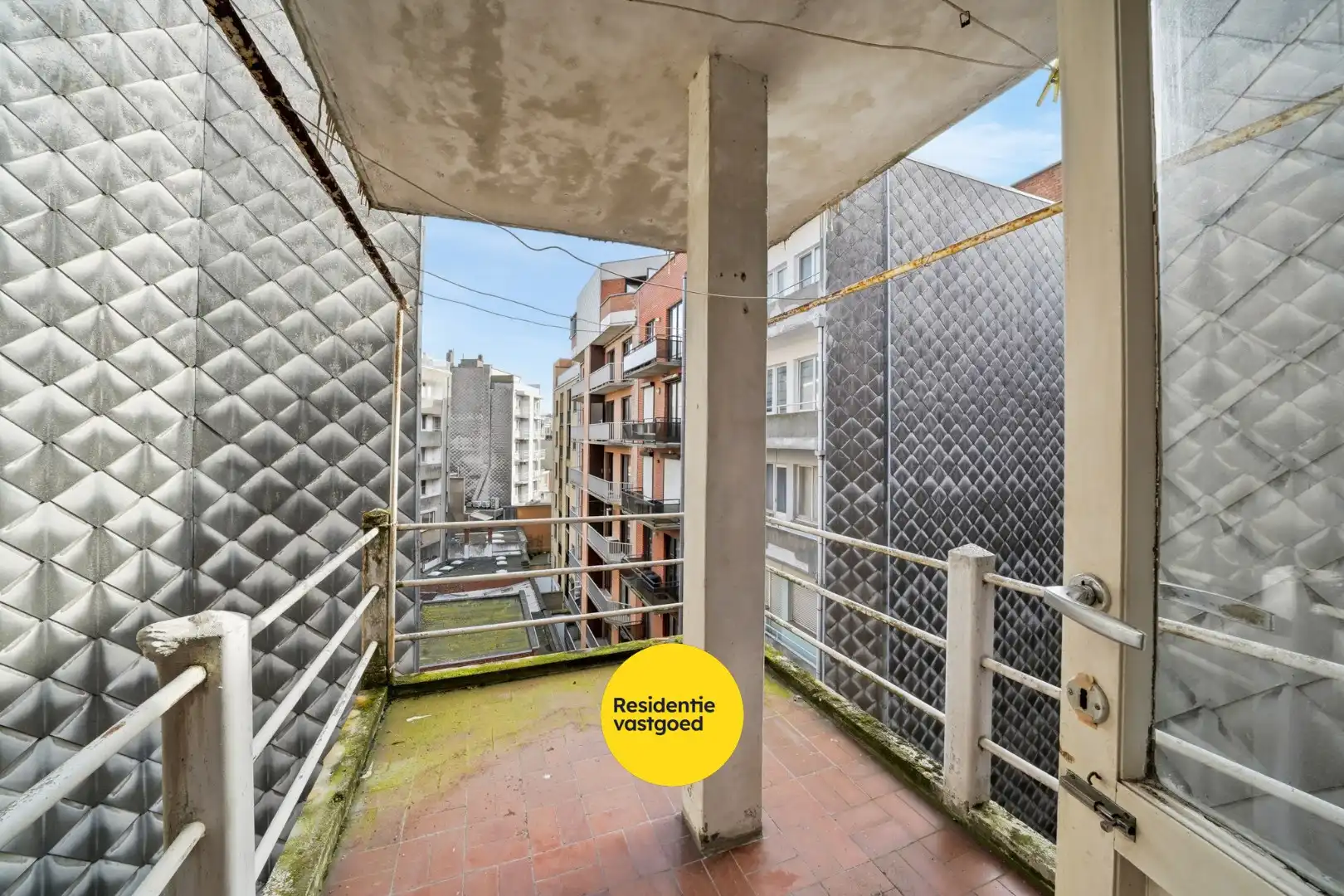 Op te frissen 2-slaapkamerappartement met open zicht te Oostende foto 12