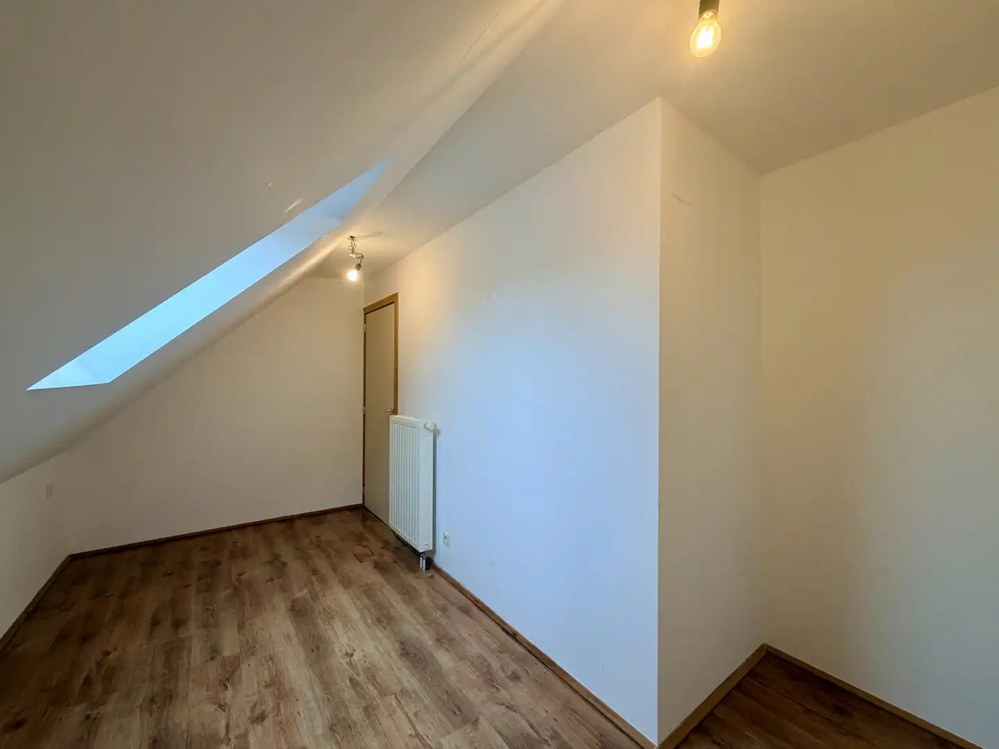 Instapklaar duplex-appartement met 2 slaapkamers & zonnig terras in Moorslede! foto 11
