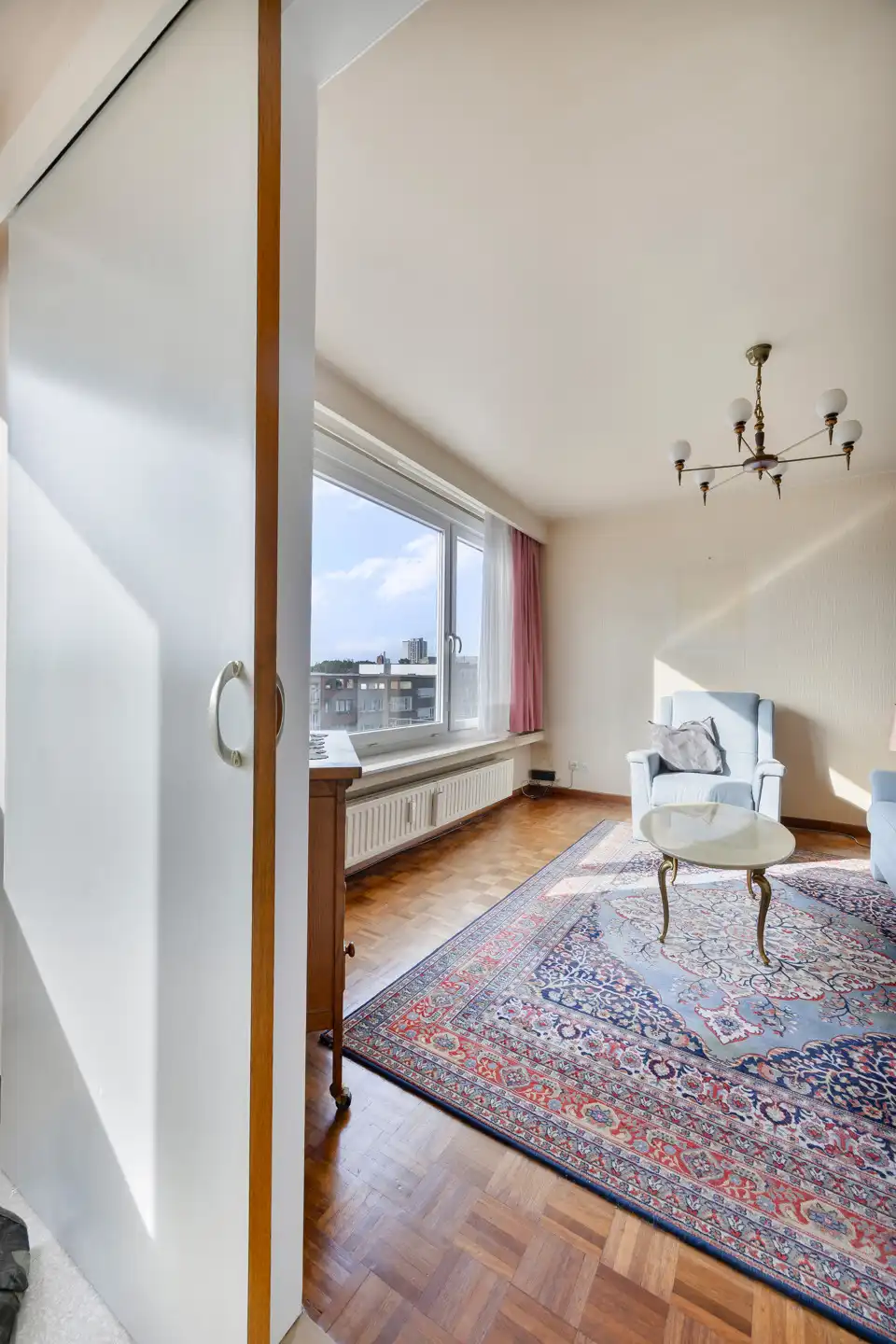 Appartement met 2 slaapkamers en terras op goede locatie foto 6