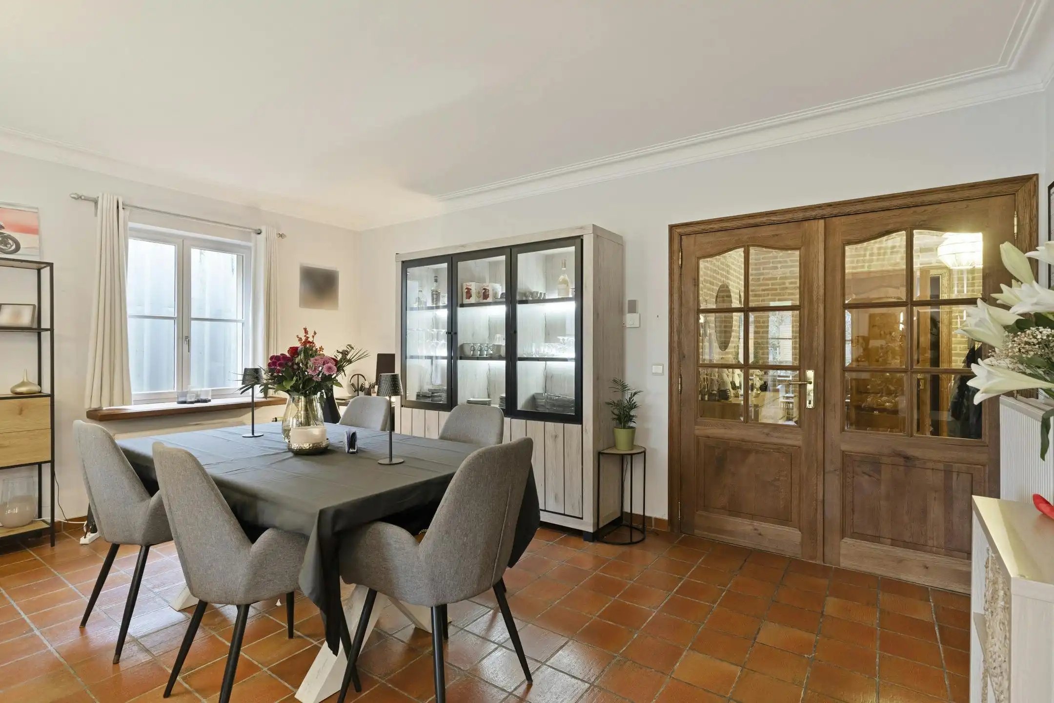 Ruime bungalow met gastenverblijf of ruimte voor bijberoep foto 6