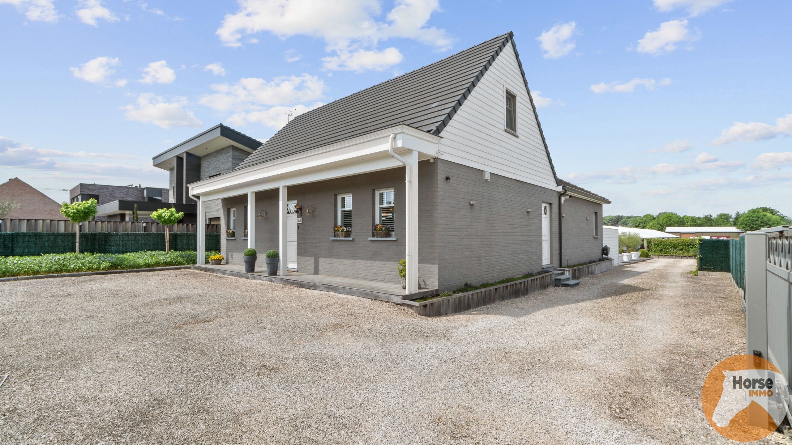 SCHAFFEN - Houtmassiefbouw met opslagruimtes op +/-1ha45a foto {{pictureIndex}}