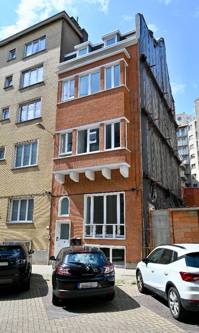 KNAP GERENOVEERD APPARTEMENT OP TOPLIGGING CENTRUM OOSTENDE foto 6