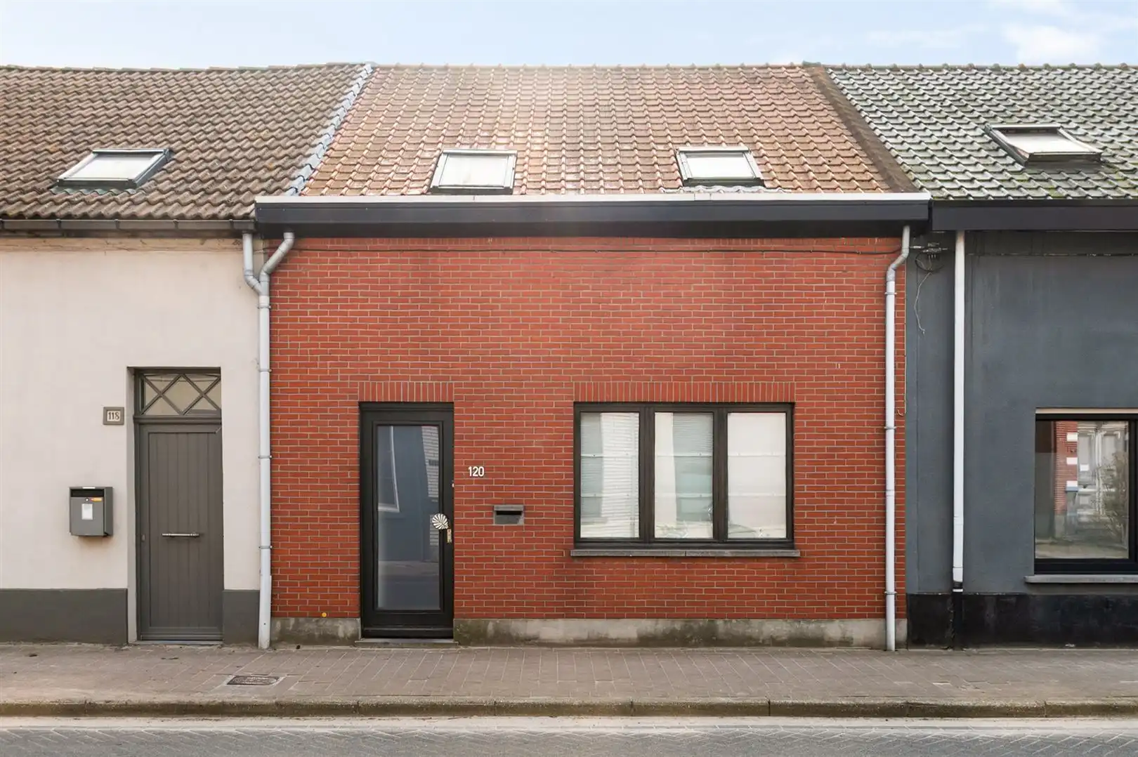 Te renoveren woning met garage in centrum foto {{pictureIndex}}