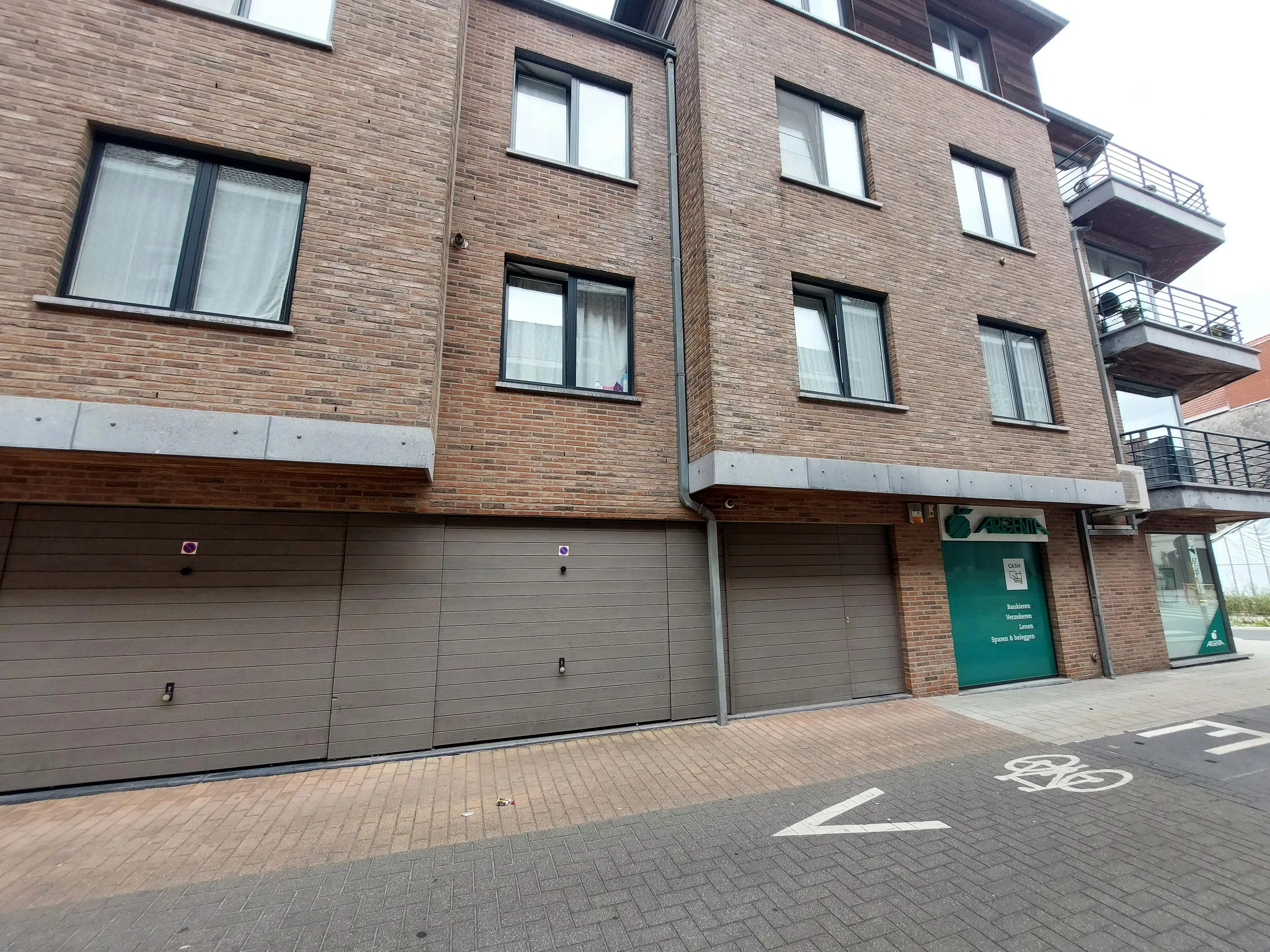 Garagebox te koop in hartje Rumbeke foto 4