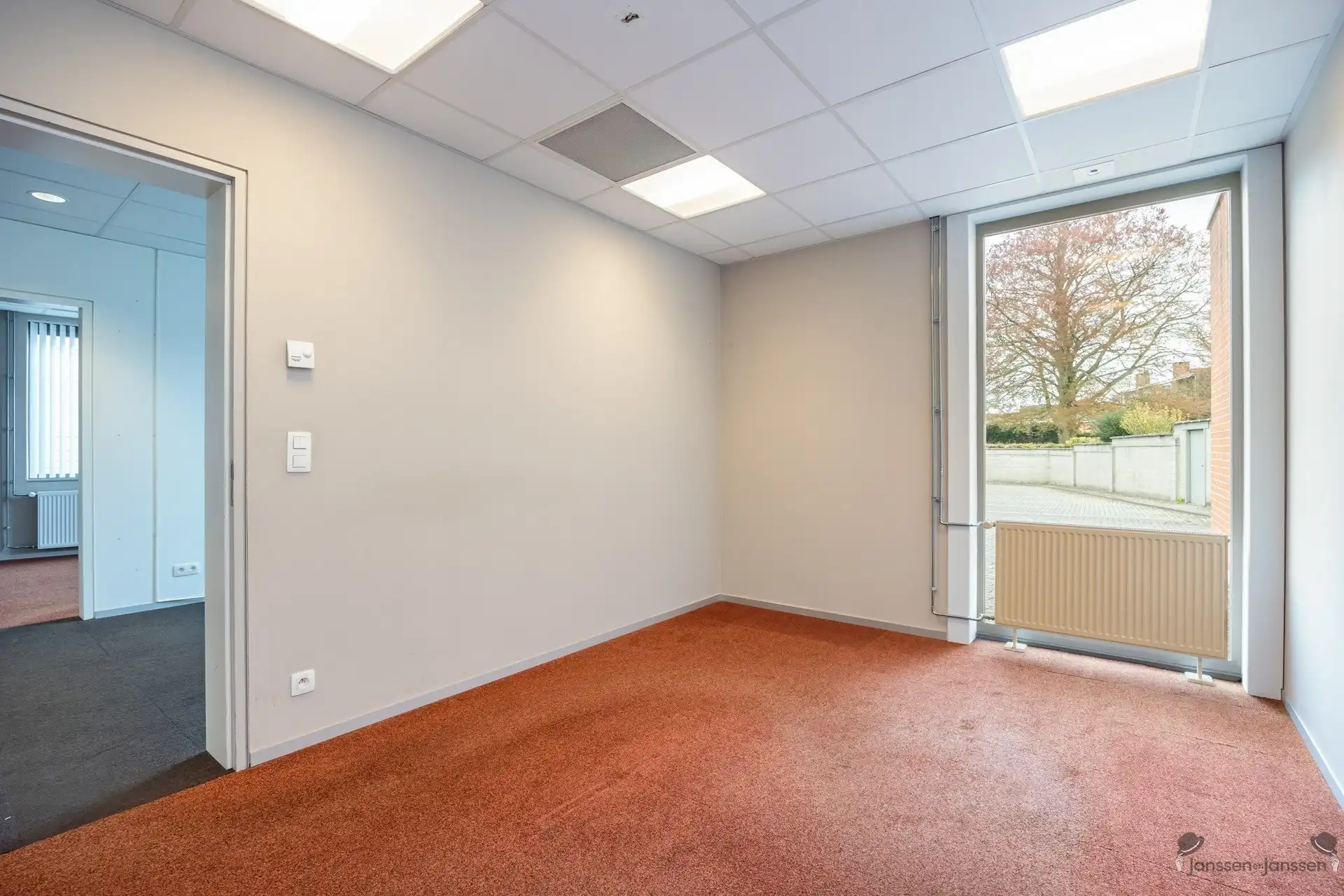 Commercieel gebouw met parkeergelegenheid! foto 21