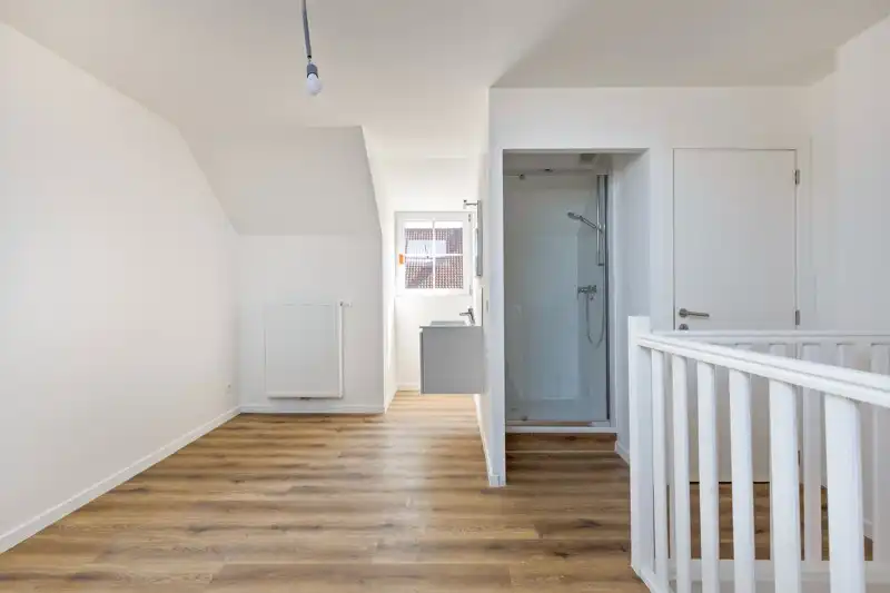 Volledig gerenoveerd, 1 slaapkamer appartement  met terras en parkeerplaats TE KOOP in Beveren-Leie! foto 14