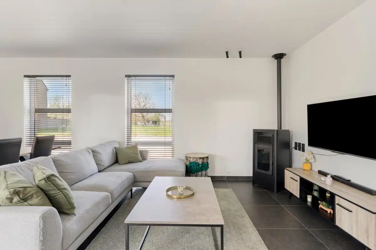 Instapklare gerenoveerde woning te Zwalm foto 3