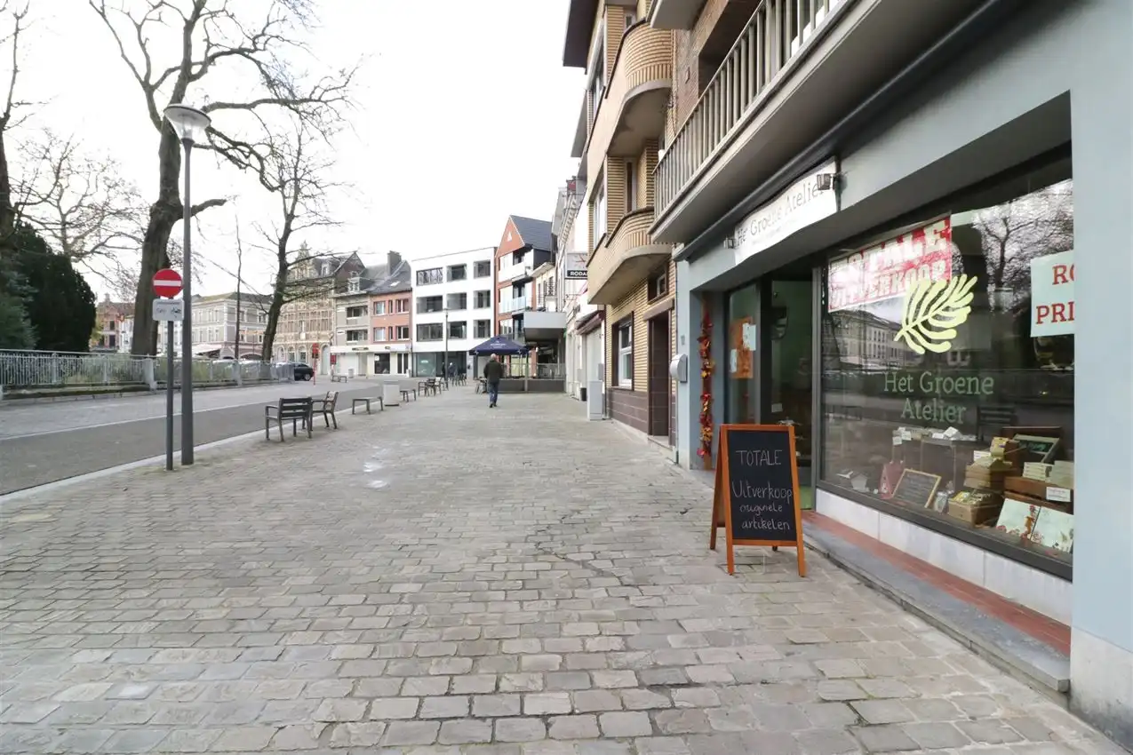 handelszaak met hoge zichtbaarheid en mooie etalage  foto 19