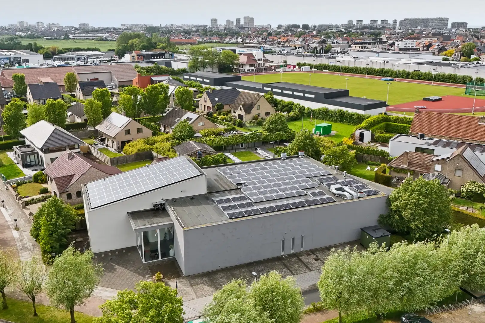 Uitzonderlijk bedrijfsgebouw met 1.210 m² en eindeloze mogelijkheden foto 2