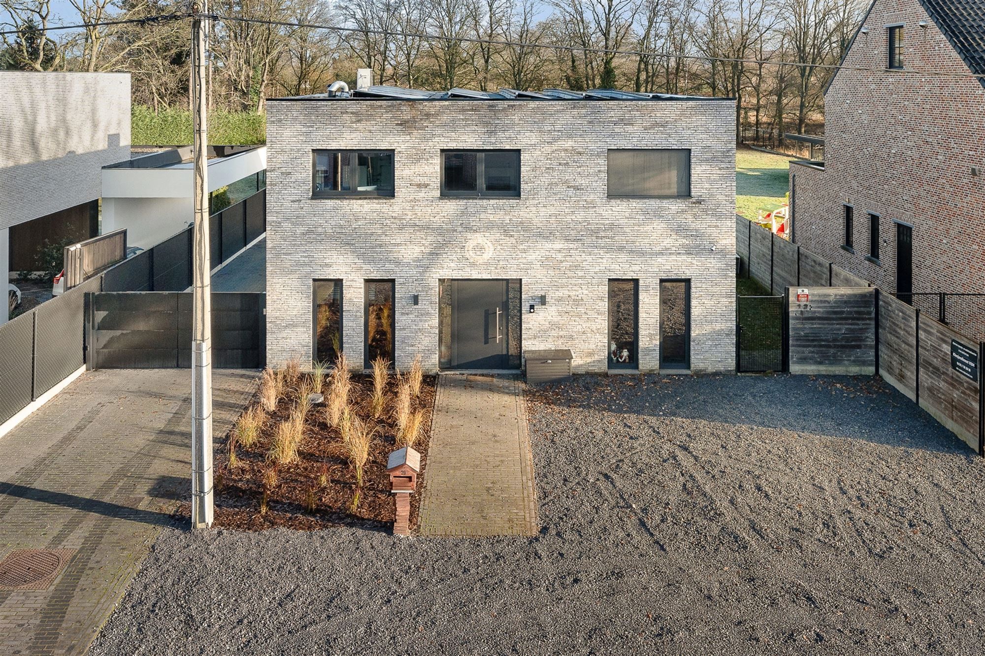 MODERNE EN RECENT GEBOUWDE WONING MET 5 SLAAPKAMERS OP EEN RUIM PERCEEL VAN 13A46CA TE PAAL foto 2