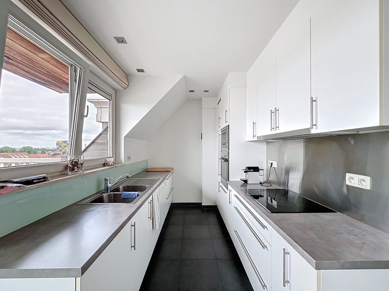 Duplex dakappartement met twee slaapkamers en een mooi, zuidgericht terras – Graaf d'Ursellaan foto 13