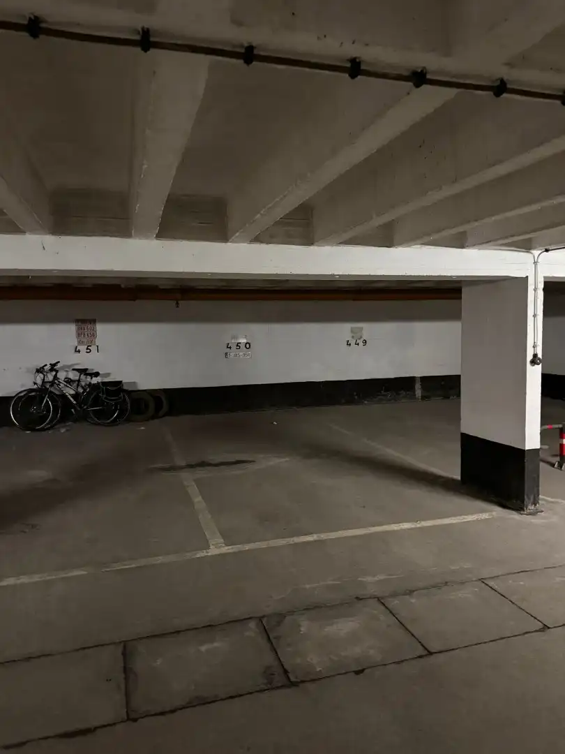 ONDERGRONDSE PARKING OP -2 foto {{pictureIndex}}