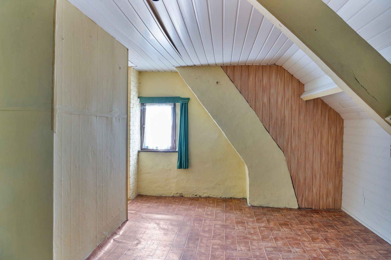 HEEL RUSTIG GELEGEN - TE RENOVEREN - WOONHUIS MET 4 SLPK, TUIN EN TUINBERGING foto 22