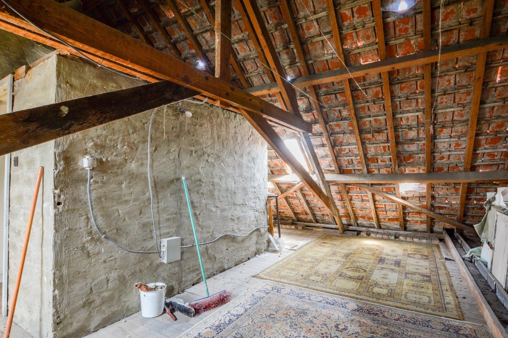 Te renoveren rijwoning in hartje Eernegem foto 10