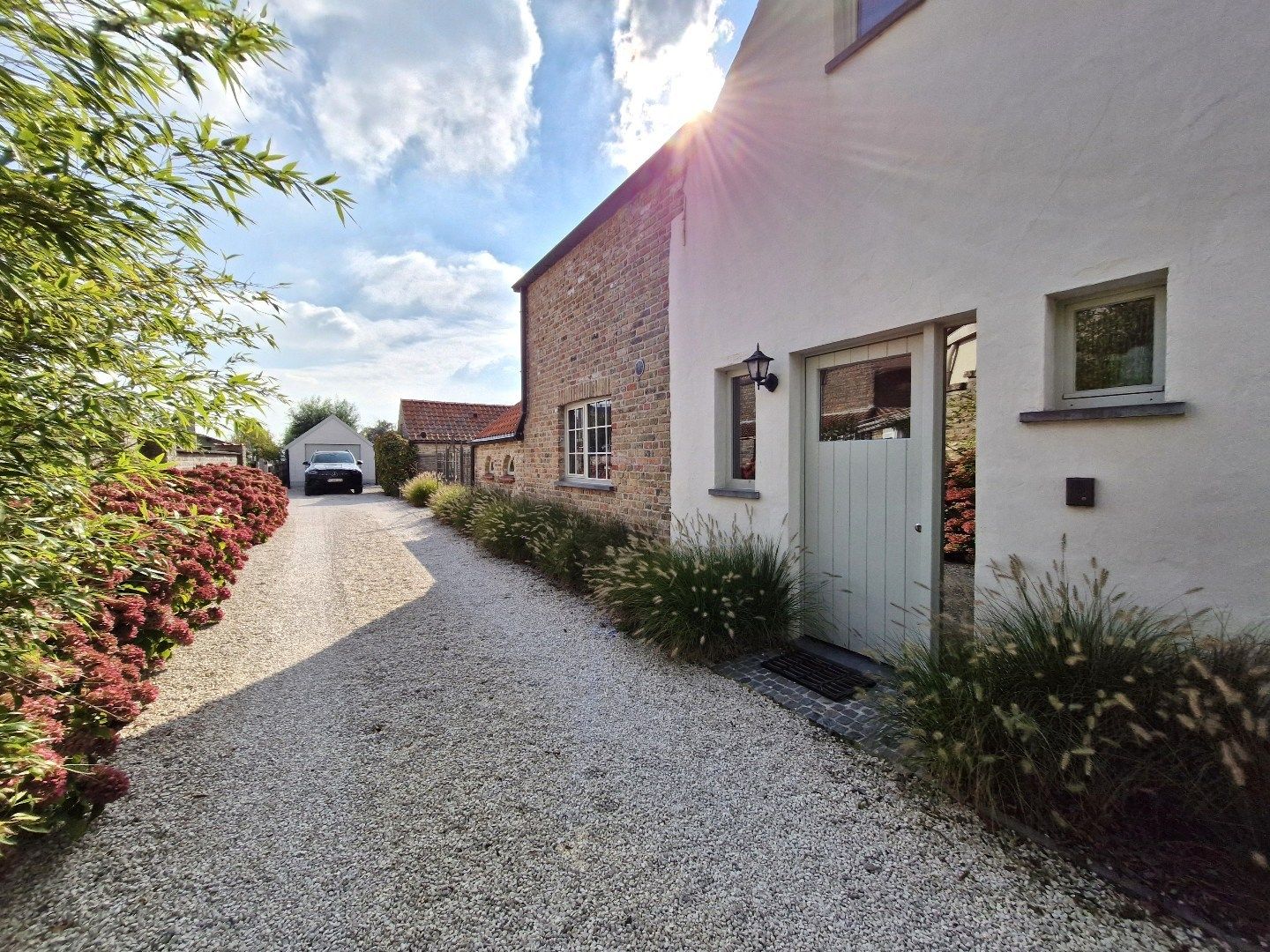 Uiterst charmante halfopen bebouwing met weidse zichten op een perceel van 2012m²  foto 6