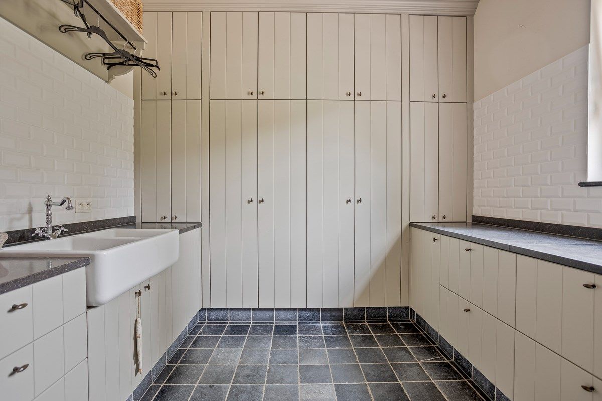 Exclusieve villa met oa 5 slaapkamers en verwarmde zwemvijver  op 2.070 m². foto 31