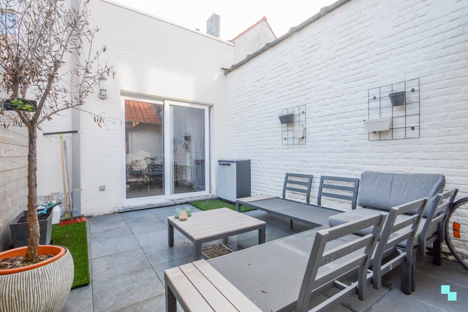 Gesloten bebouwing in hartje Izegem foto 13