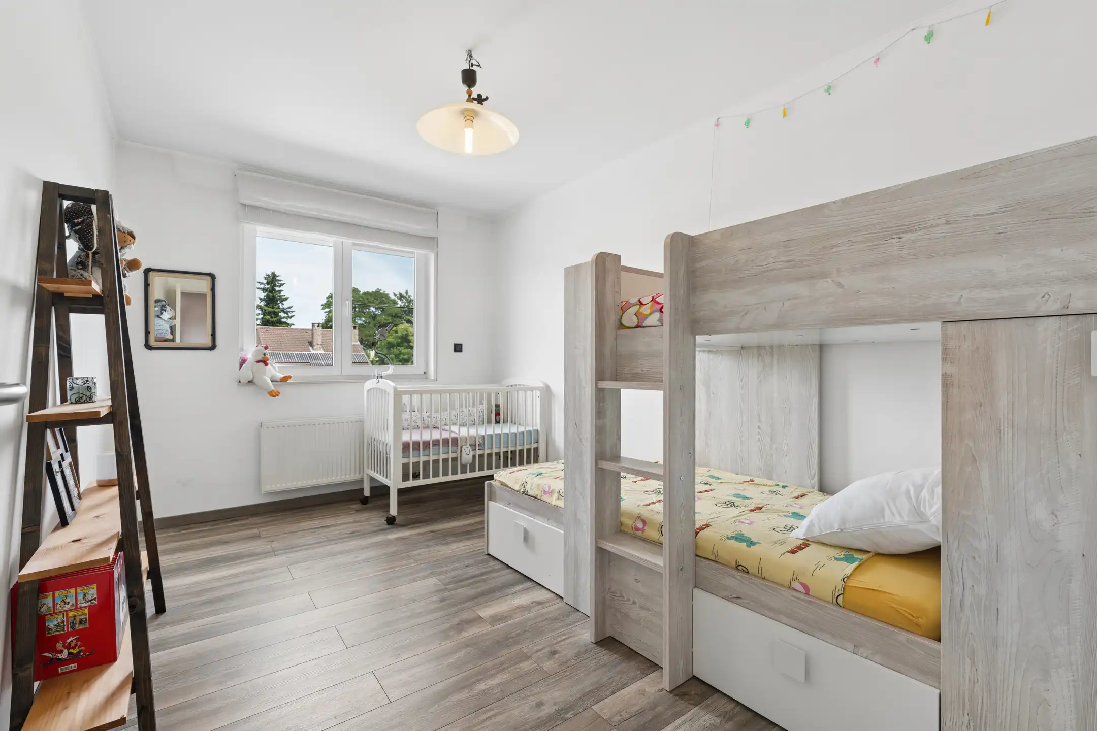 Ruime gezinswoning met garage en 5 slaapkamers.  foto 22