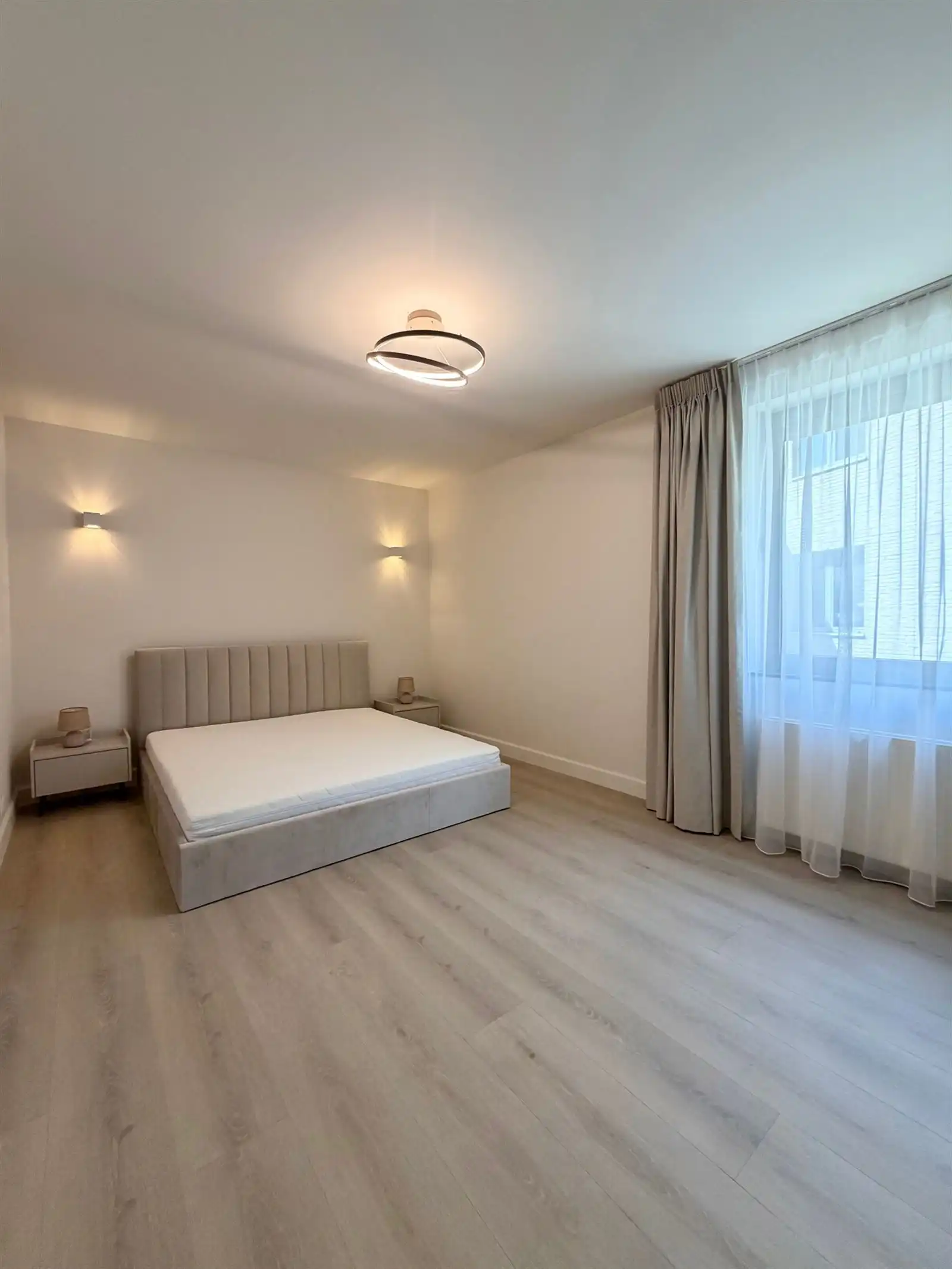 Gemeubeld 2 slaapkamer appartement van 130m² op topligging hartje stadscentum. foto 11