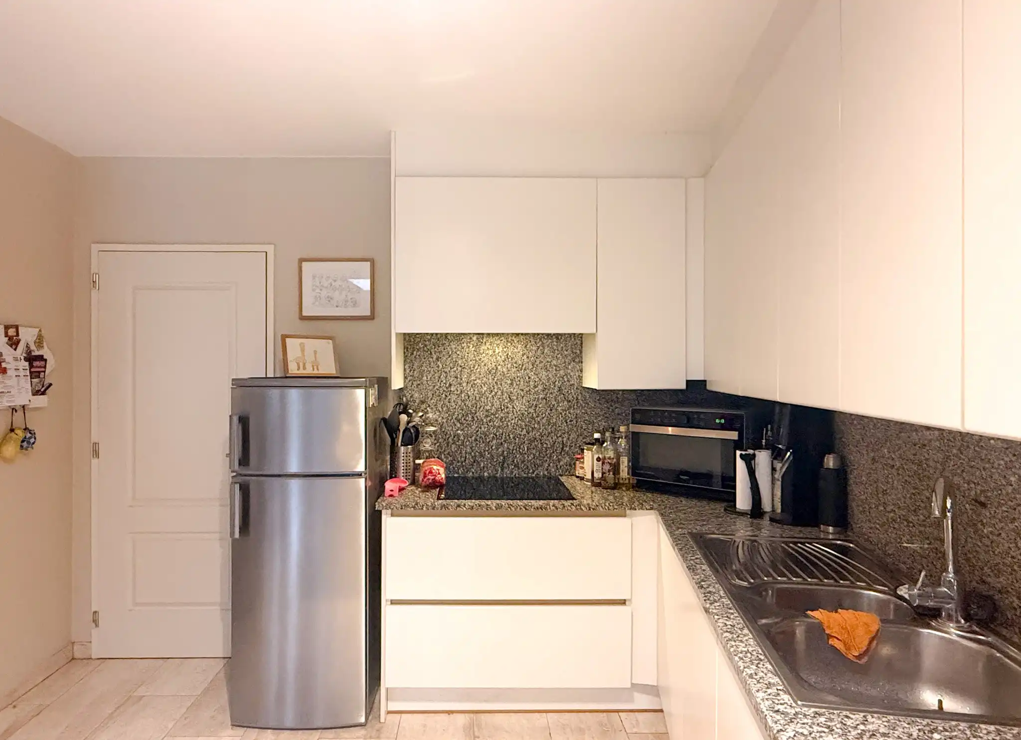 Lichtrijk appartement in centrum Beveren met twee slaapkamers, koertje en garage foto 6