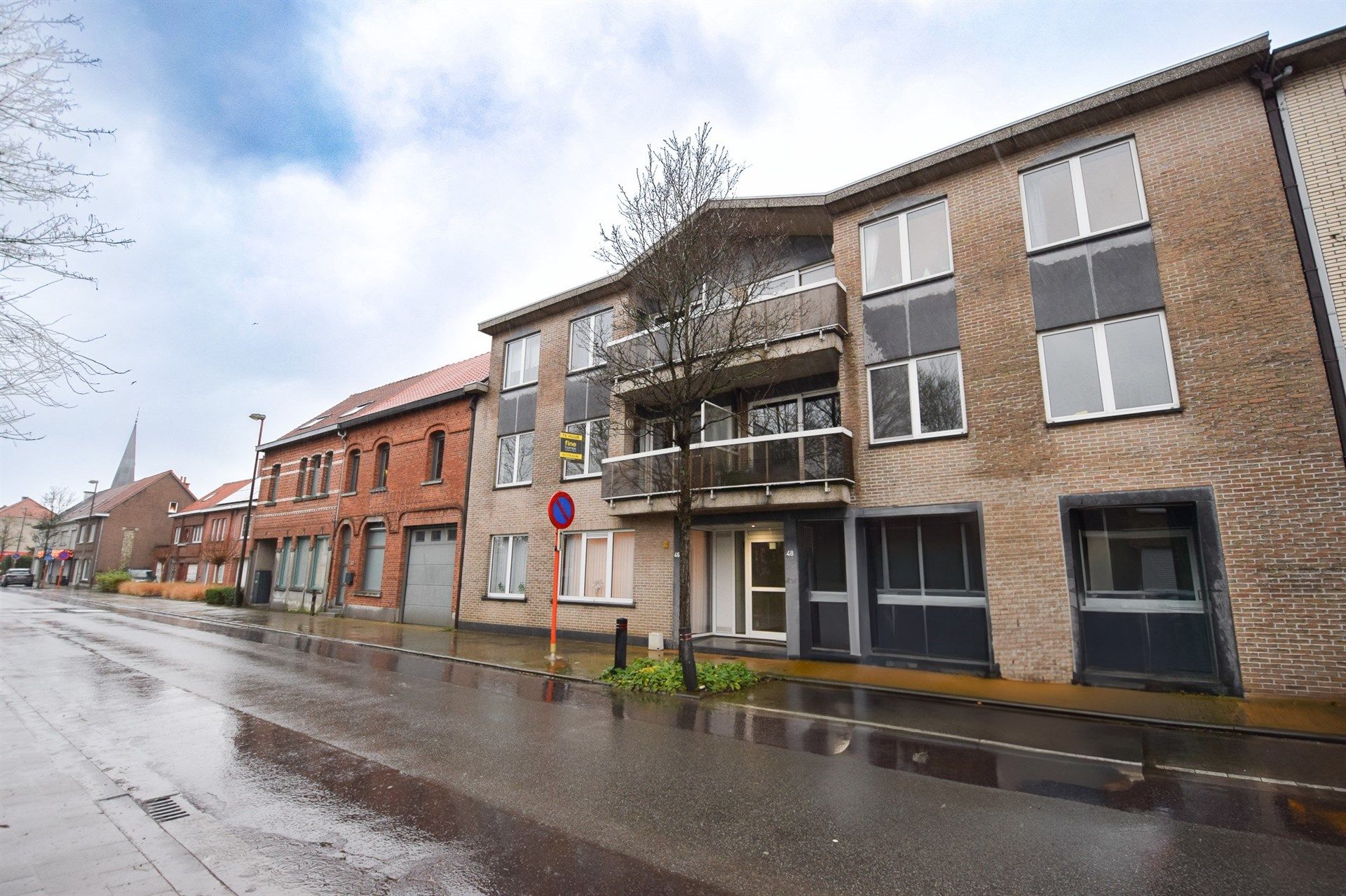 Uitstekend gelegen appartement in centrum Nieuwkerken op de eerste verdieping foto {{pictureIndex}}