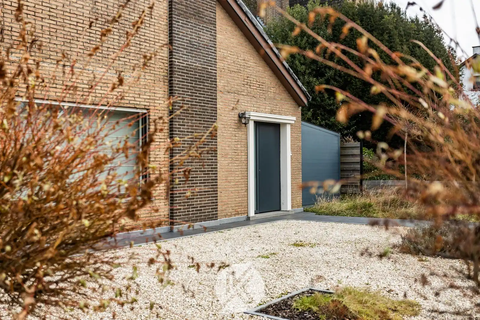 Ruime woning met uitzicht op omliggend landschap foto 4