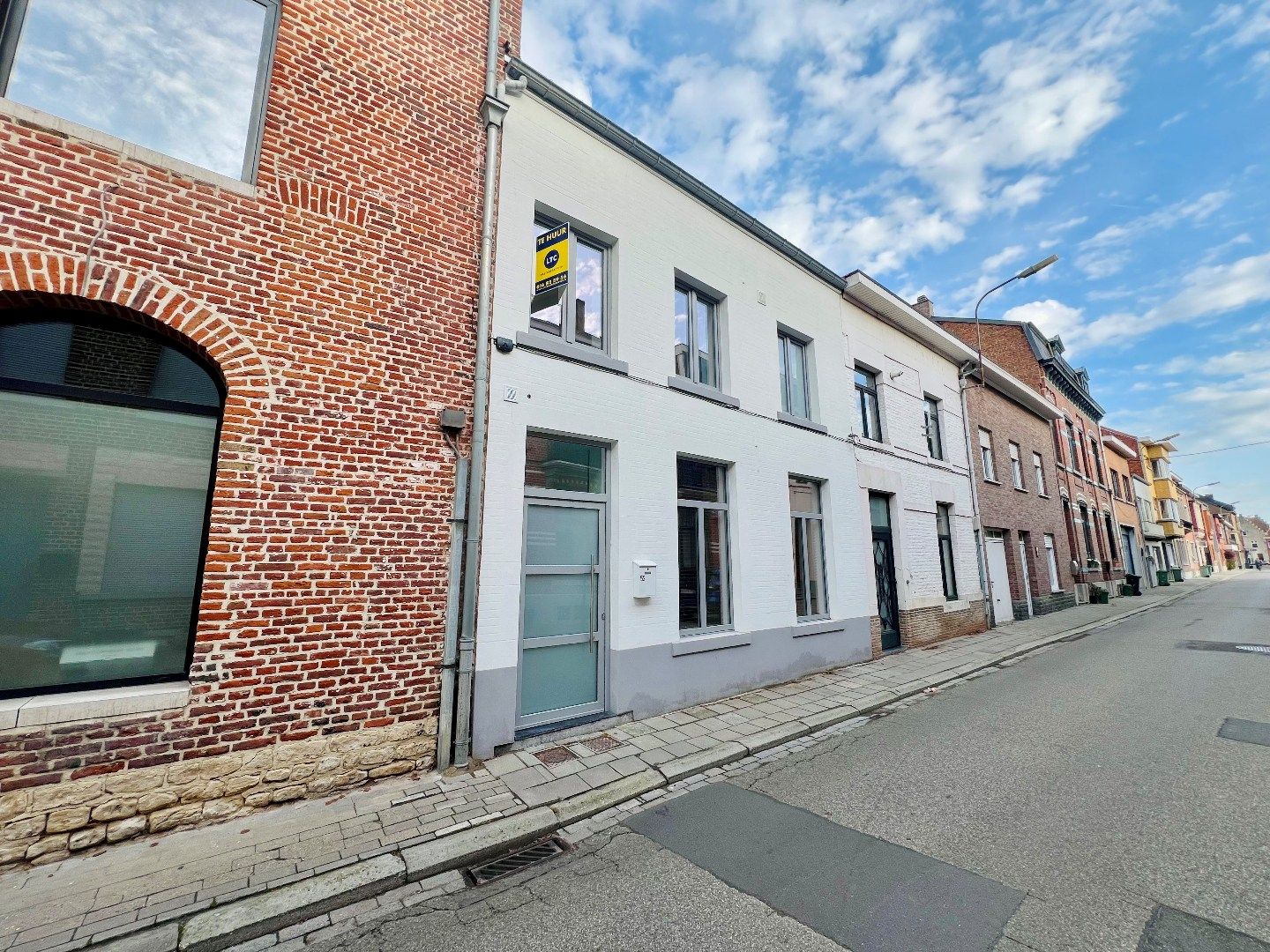 Gerenoveerde rijwoning met 3 slaapkamers en koer met prachtig zicht in centrum Tienen foto {{pictureIndex}}