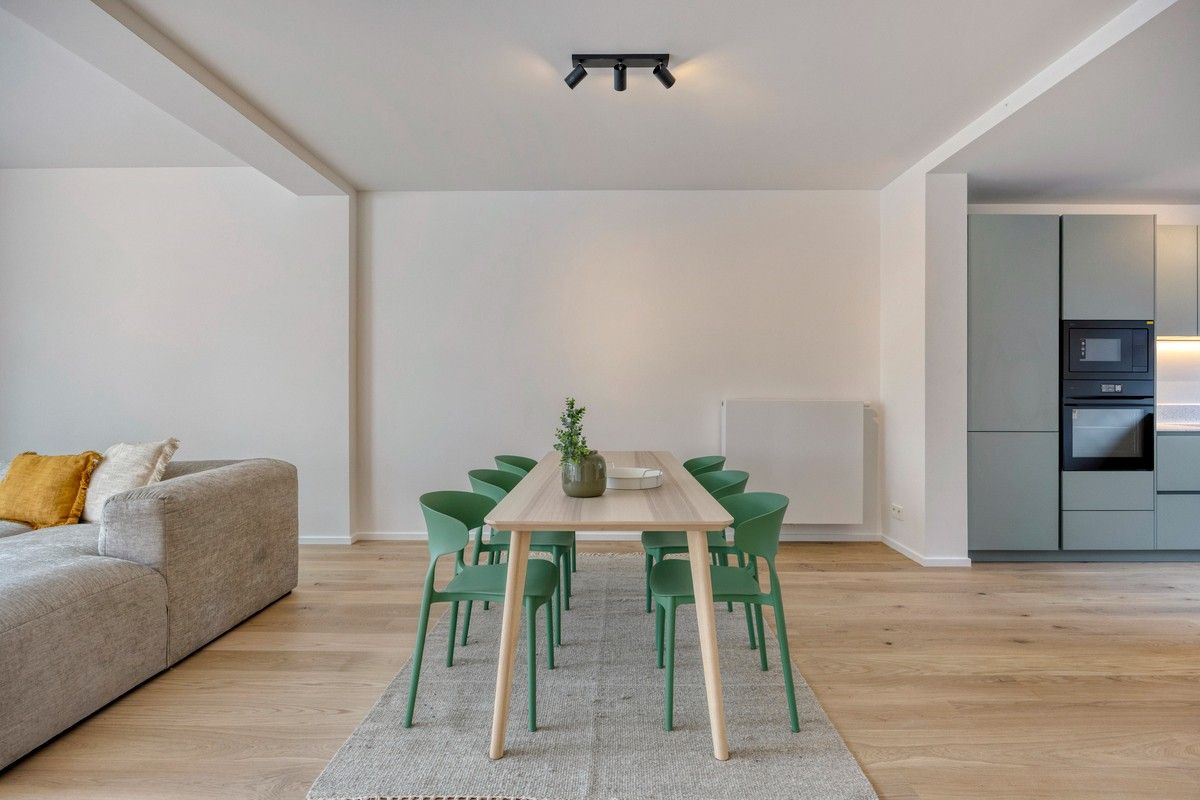 Aantrekkelijke gerenoveerde interbellum burgerwoning met vijf slaapkamers en stadstuin. foto 3