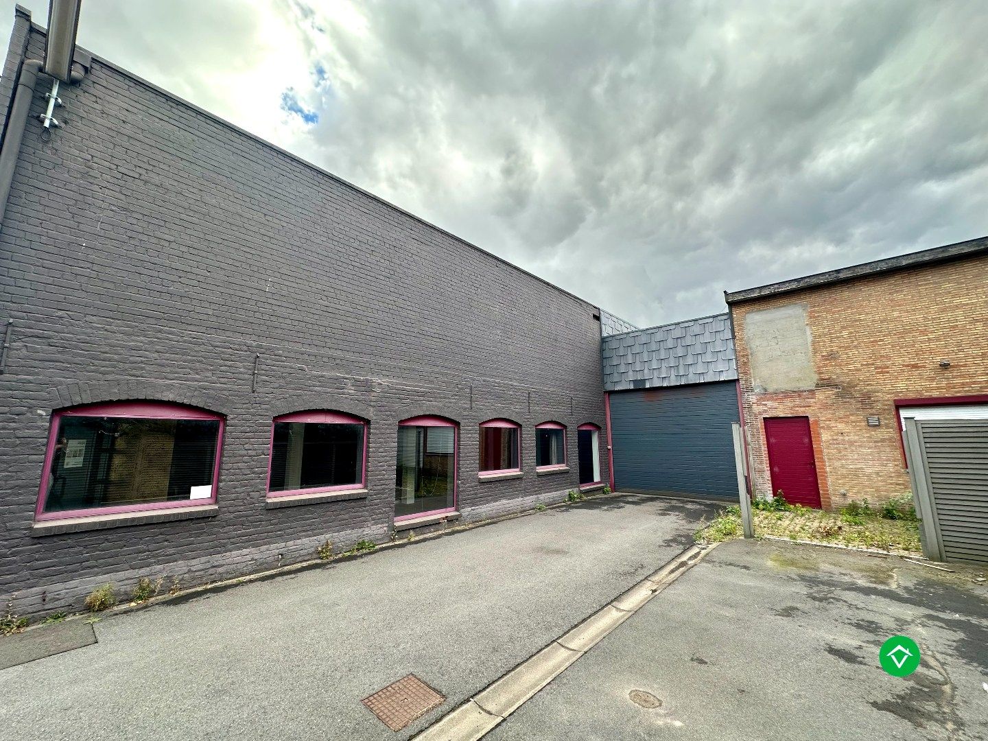 Ruime opslagruimte met uitstekende ligging en maximale visibiliteit in Torhout foto 22