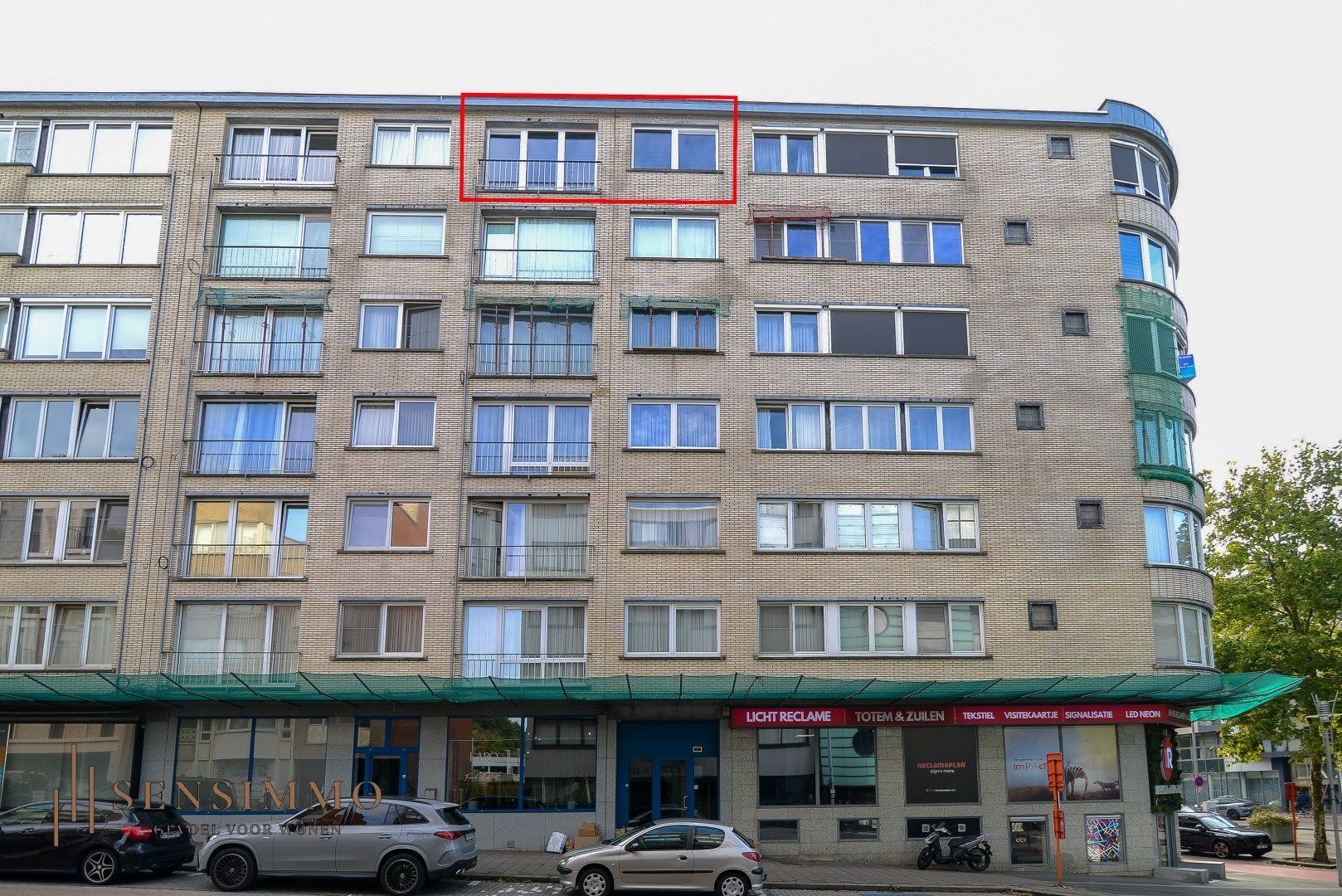 Instapklaar 1 slaapkamerappartement te centrum Genk foto 2