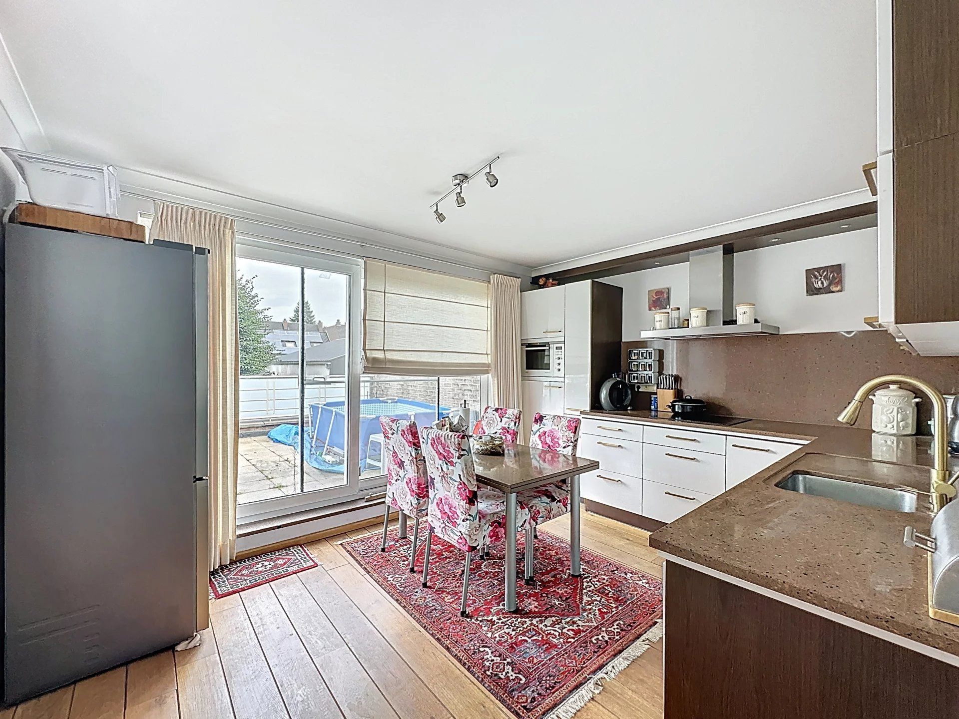 Luxueus duplex appartement met privé-lift, 3 slaapkamers, terras, ondergrondse parkeerplaats en ruime kelderberging. foto 6