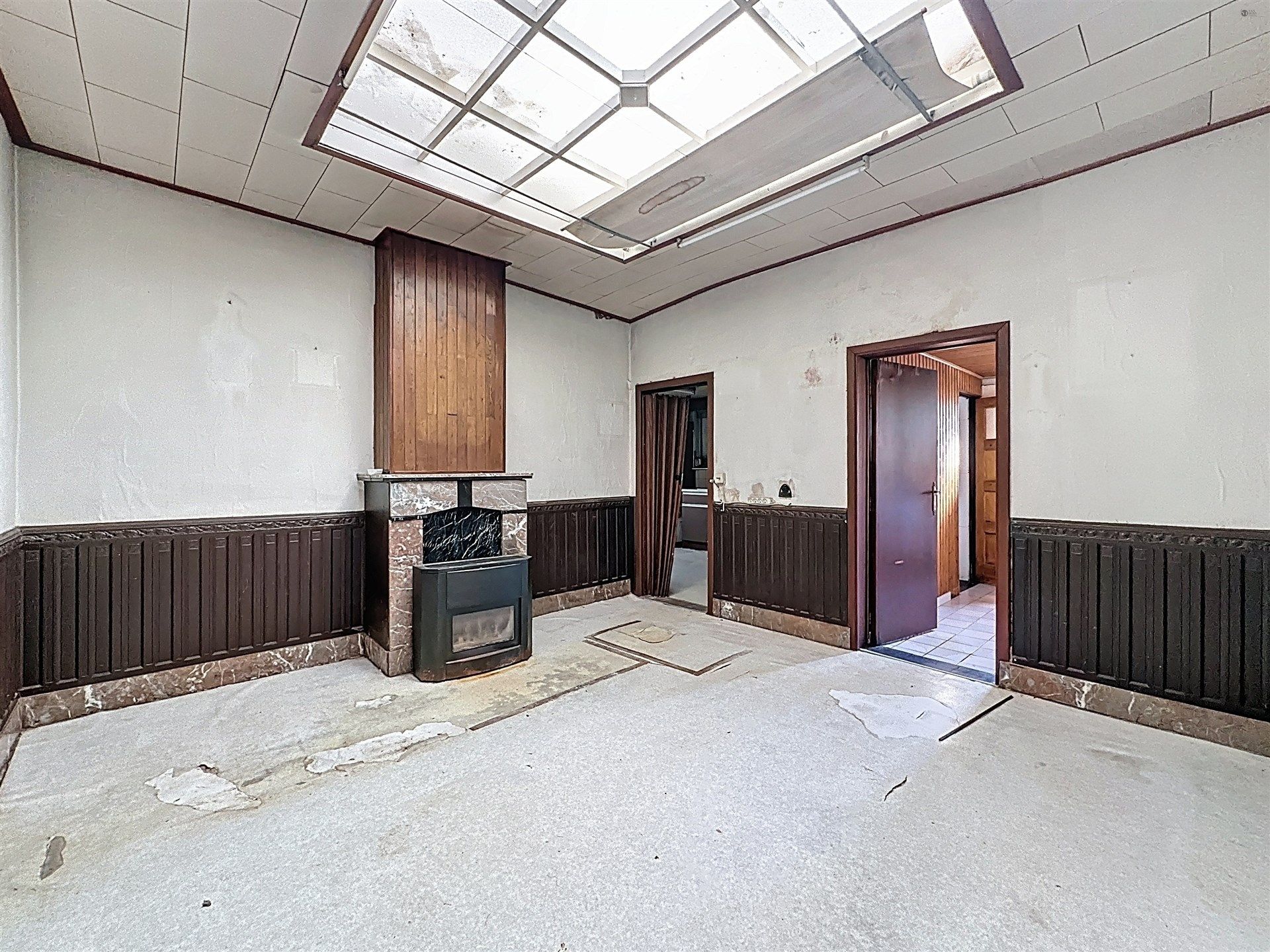 Halfopen bebouwing met 3 slaapkamers, ruime garage op perceel van 380m². foto 7