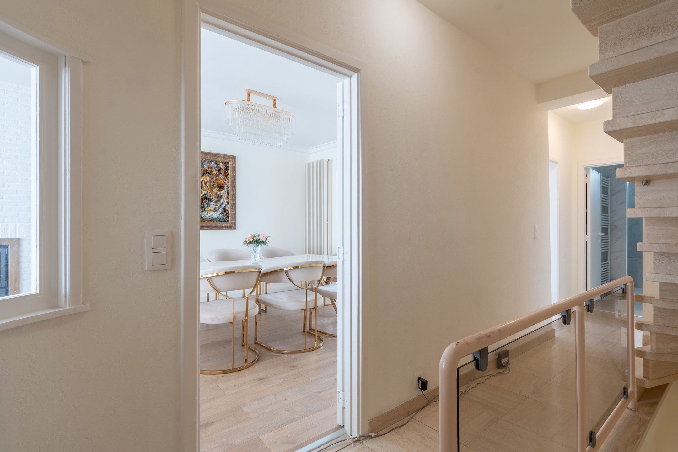 Volledig vernieuwde  woning/kantoor/handelspand met 5 slpks foto 6