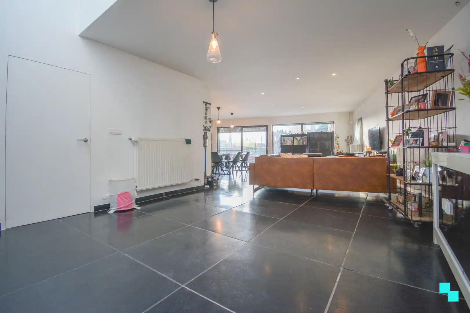 Verrassend ruime gezinswoning in hartje Roeselare foto 2