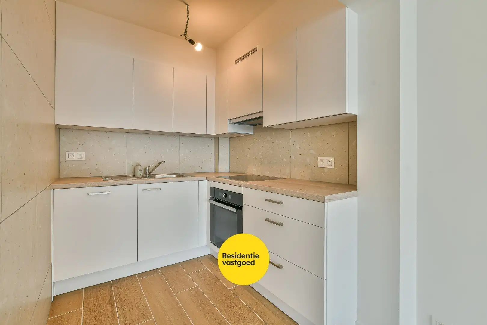 Te huur: prachtig gerenoveerd 2-slaapkamerappartement in centrum De Haan!  foto 9