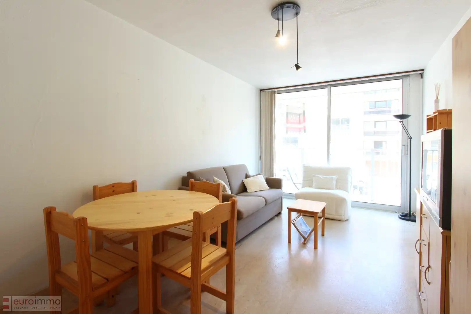 Studio met centrale ligging in Nieuwpoort Bad. Voor de renoveerders onder jullie! foto 4