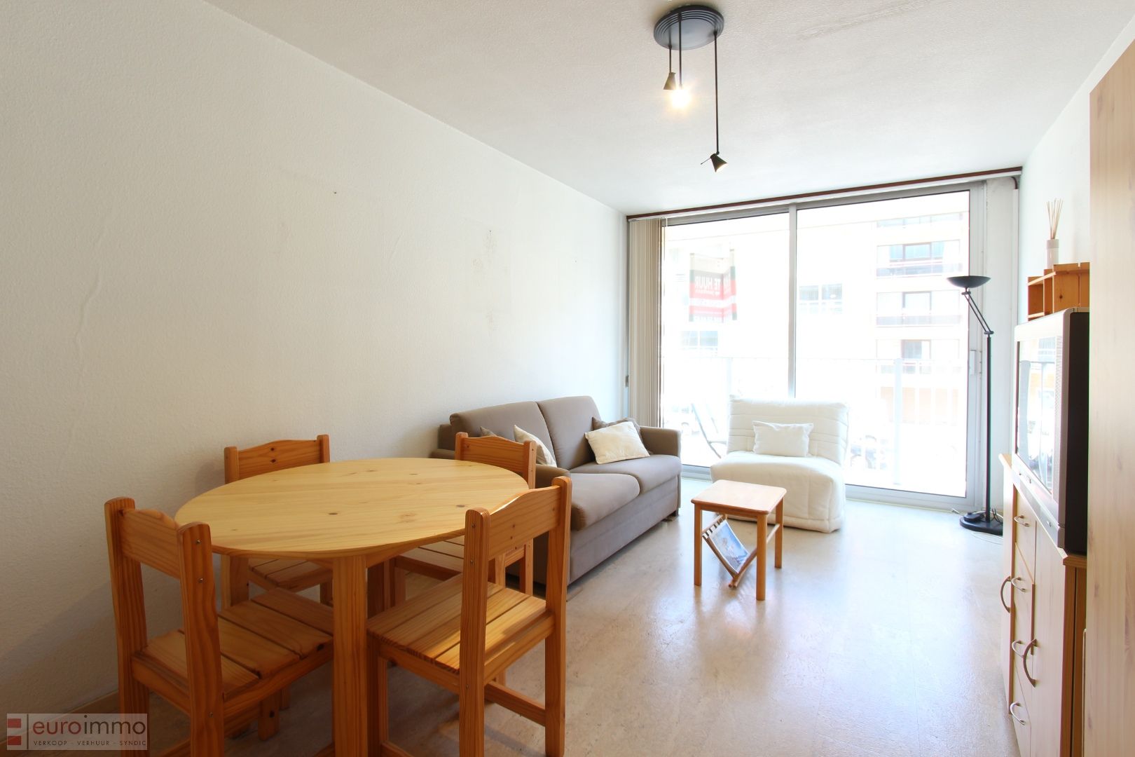 Studio met centrale ligging in Nieuwpoort Bad. Voor de renoveerders onder jullie. foto 4