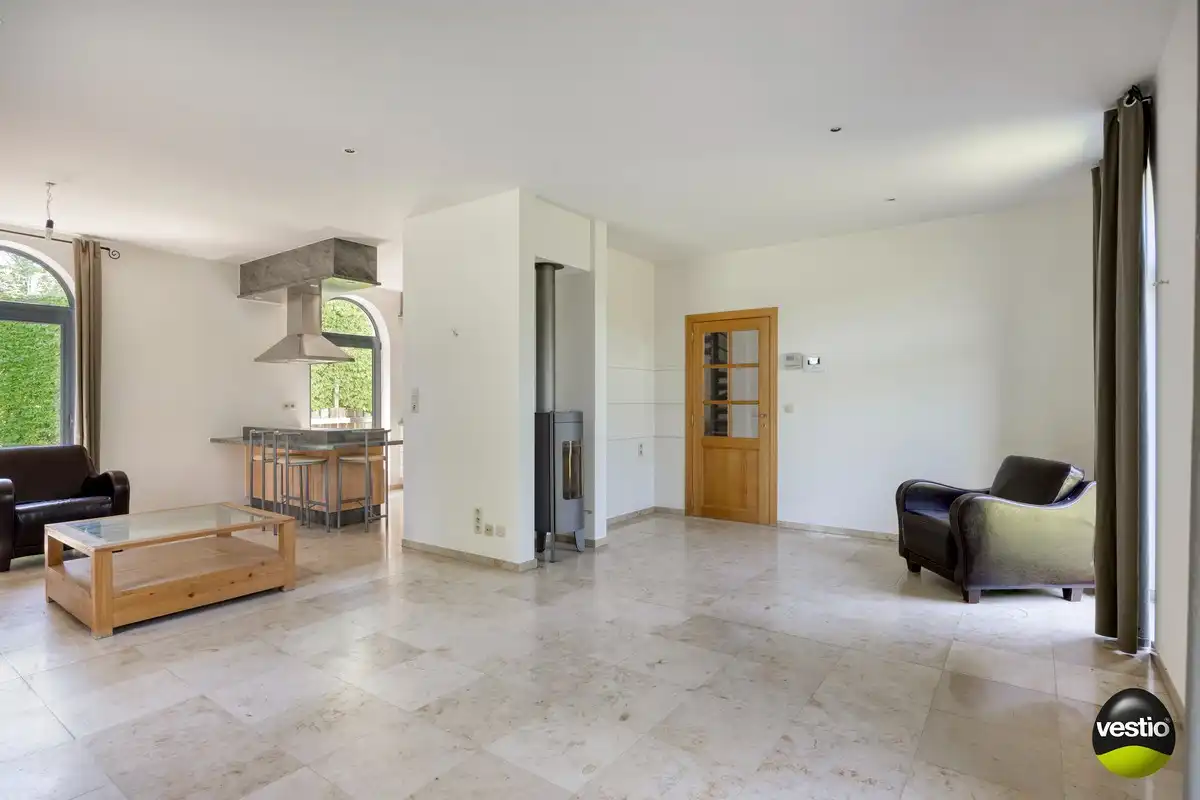 EXCLUSIEVE HOEVE MET MEERDERE WOONGEDEELTES, ATELIER, STALLING en AANPALENDE WEIDE OP CA. 1,6 HECTARE NABIJ DOMEIN NIEUWENHOVEN. foto 65