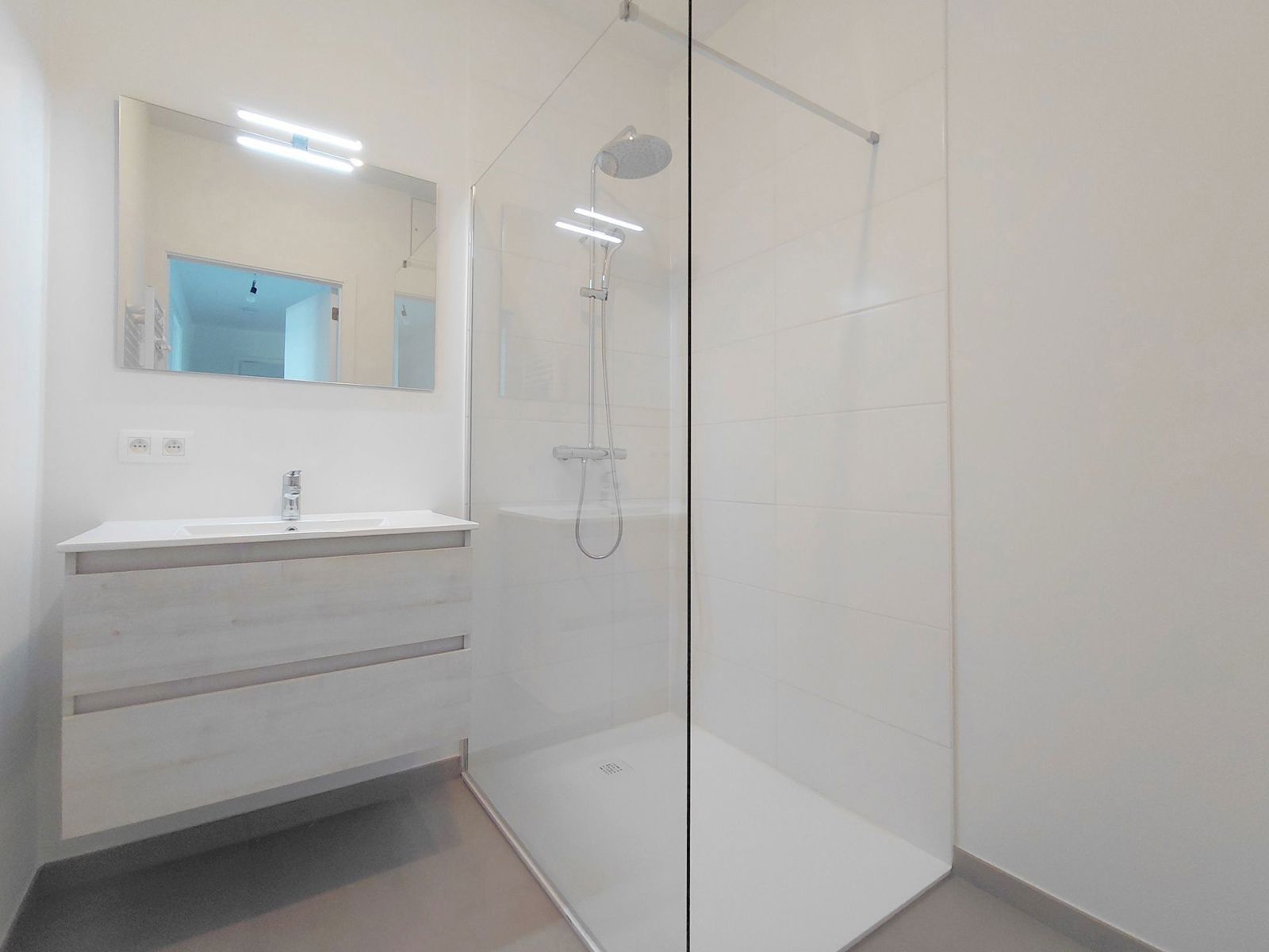 Prachtig 2 slaapkamer appartement met groot TERRAS foto 12