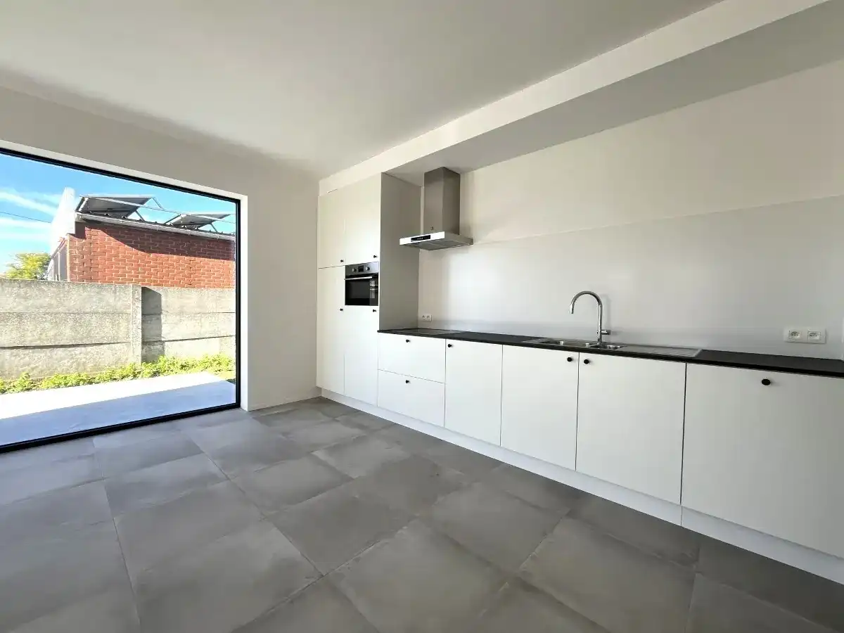 Beselare – Gelijkvloers nieuwbouwappartement met tuin en oprit foto 5