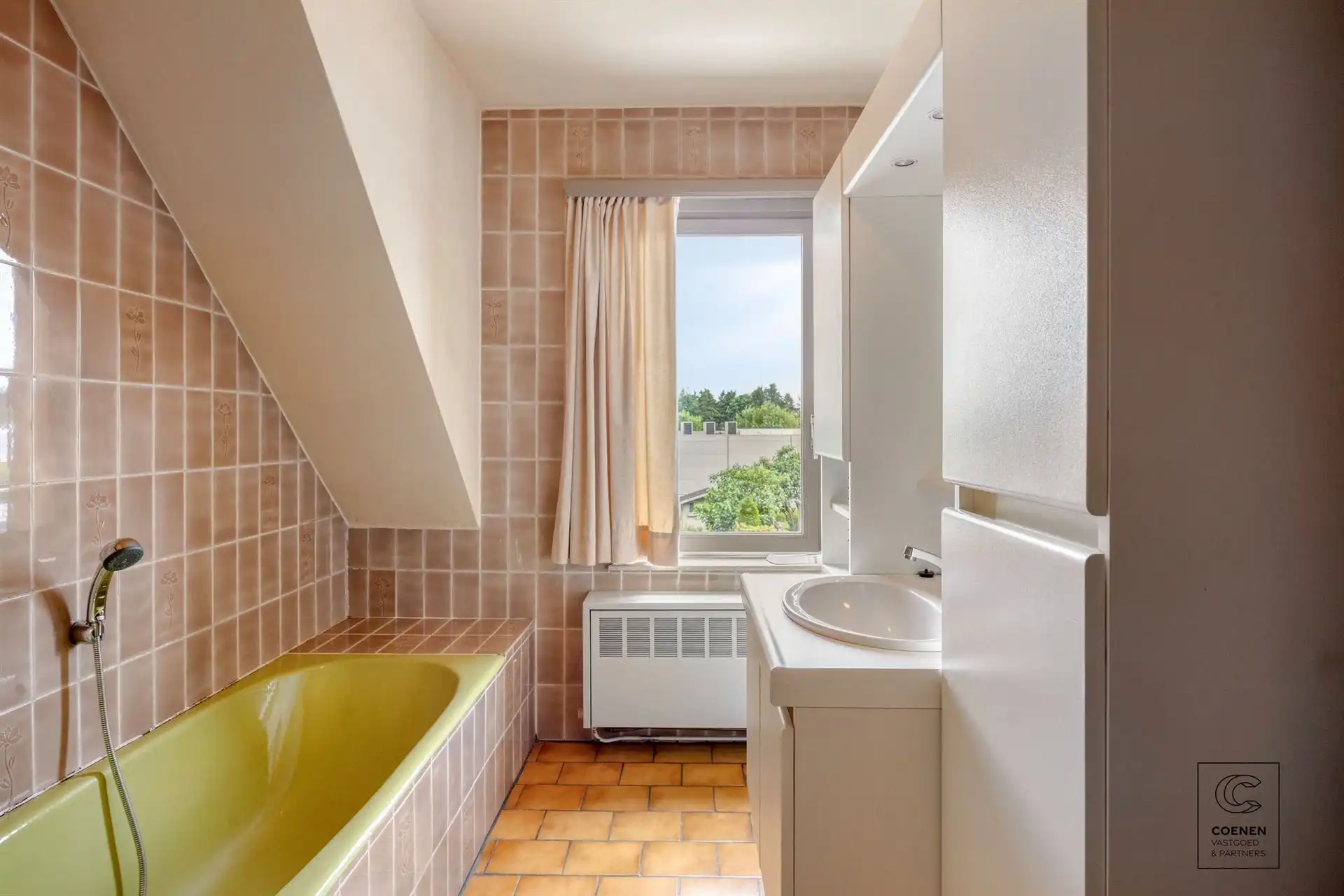 HOB bel-étage van 193m² met drie slpk's en ruime tuin! foto 17