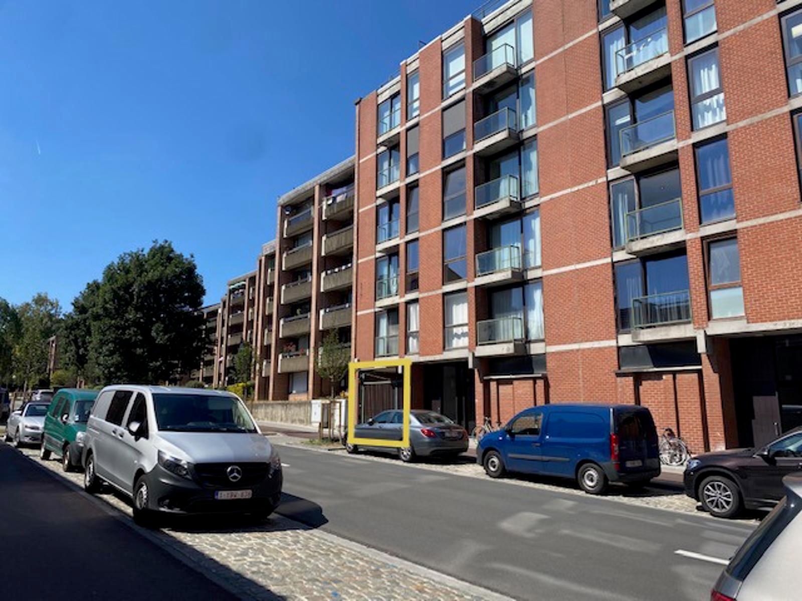 Overdekte parkeerplaats te Leuven foto {{pictureIndex}}