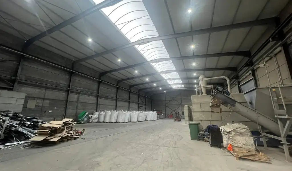 Loods met verharde buitenruimte te huur in Waregem foto 8