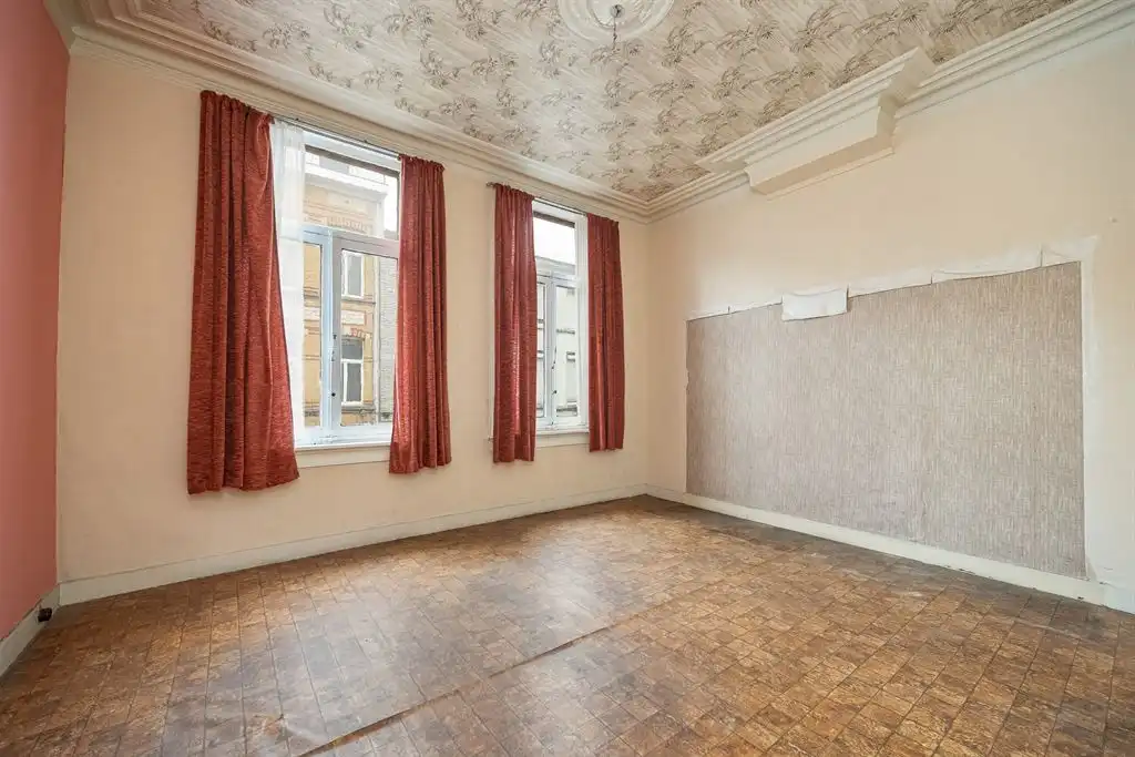 Te renoveren woning met authentieke elementen foto 18