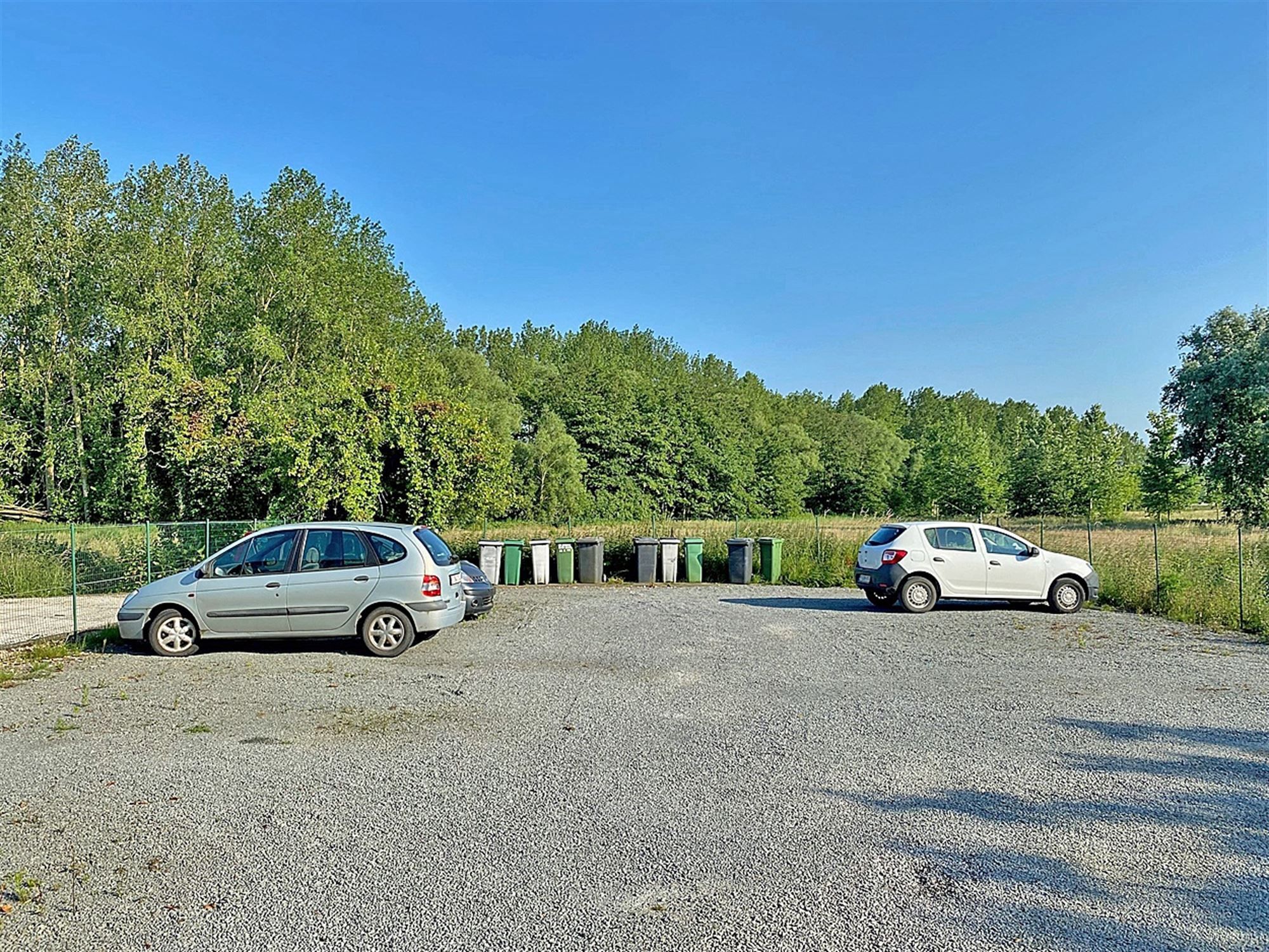 Instapklare vernieuwde (starters)WONING met 2 slaapkamers, terras, kelder & staanplaats  foto 16