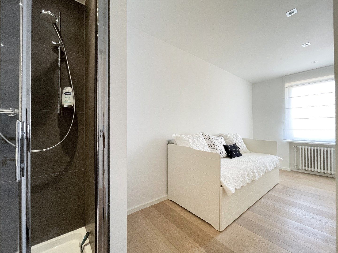 Zeer goed gelegen penthouse met zonneterrassen vlakbij de winkels van de Dumortierlaan en de Lippenslaan. Mogelijkheid tot aankoop parking. foto 17