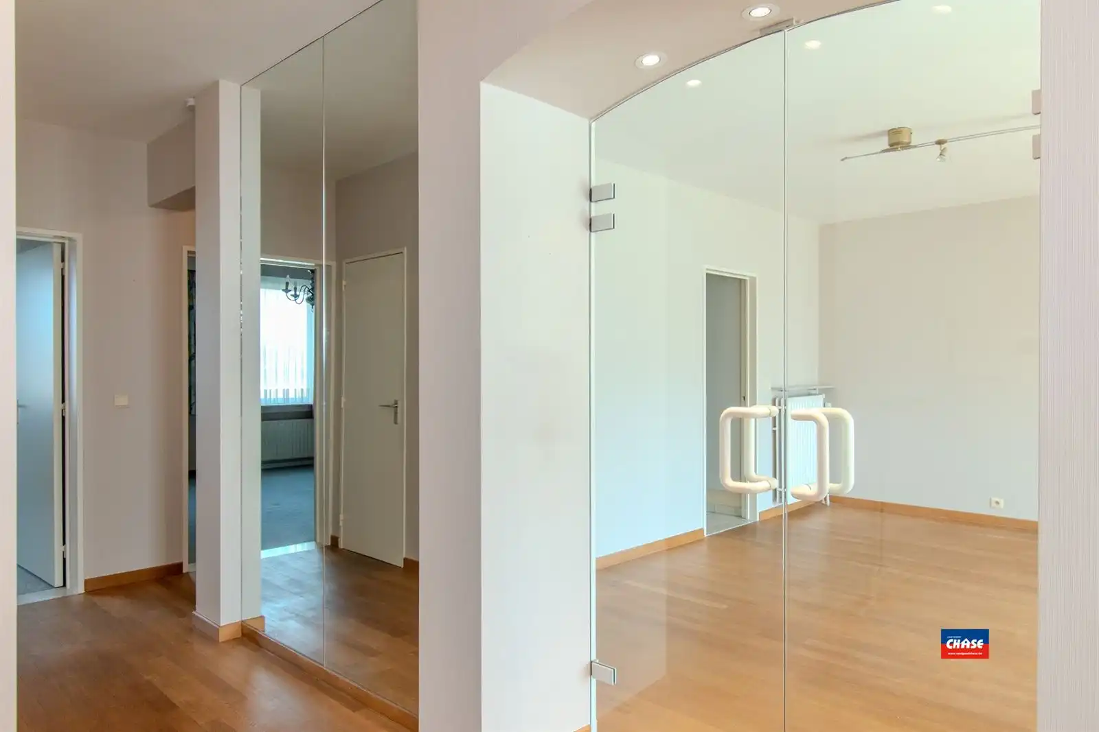 Ruim appartement met 3 slaapkamers, 2 terrassen en autostaanplaats foto 14