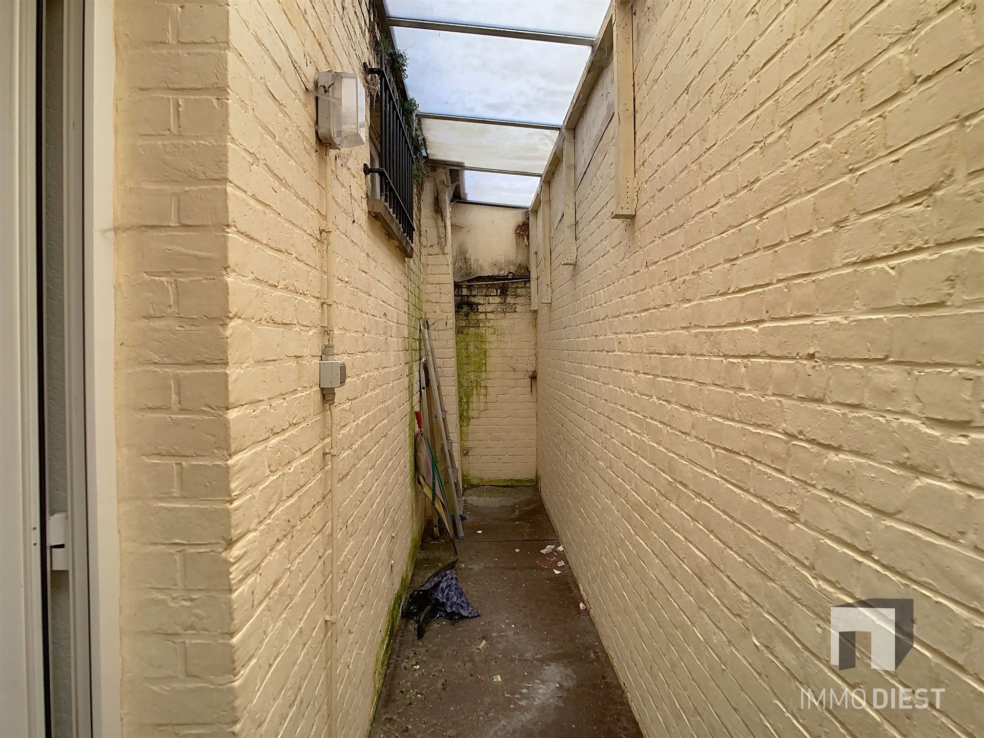 Gelijkvloers kantoorpand op strategische ligging  foto 46