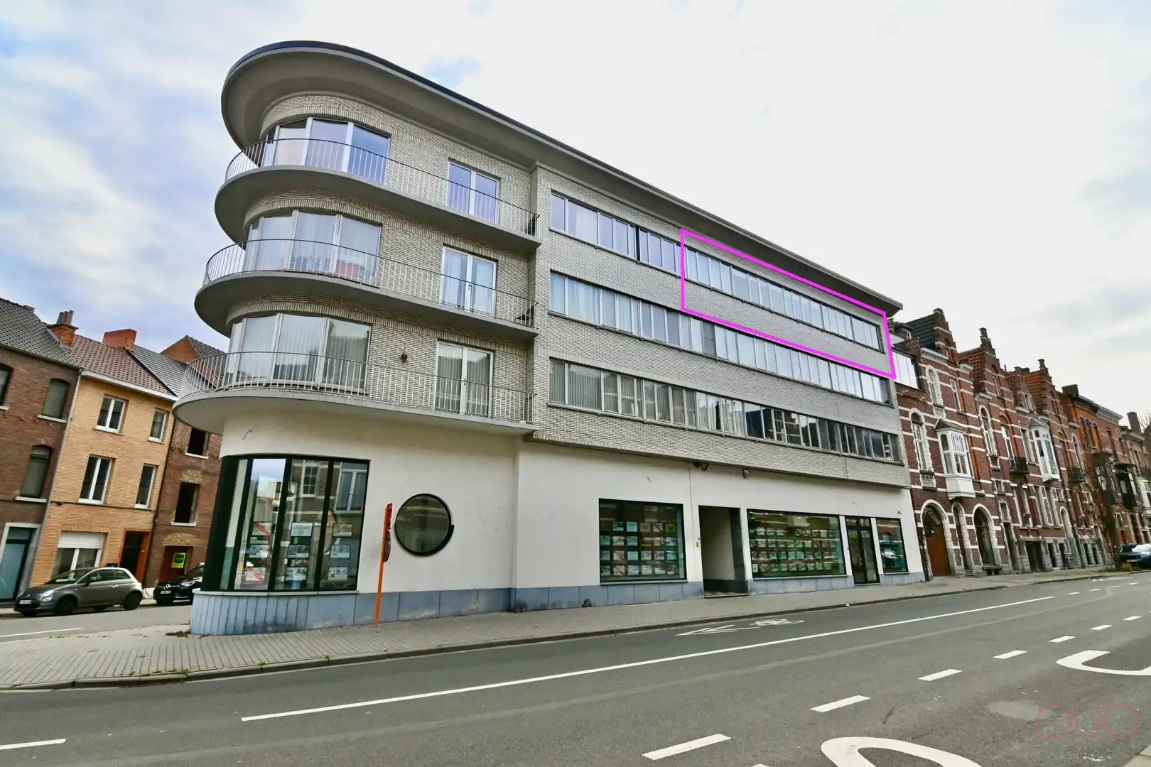 Centraal gelegen appartement met drie slaapkamers en terras foto {{pictureIndex}}