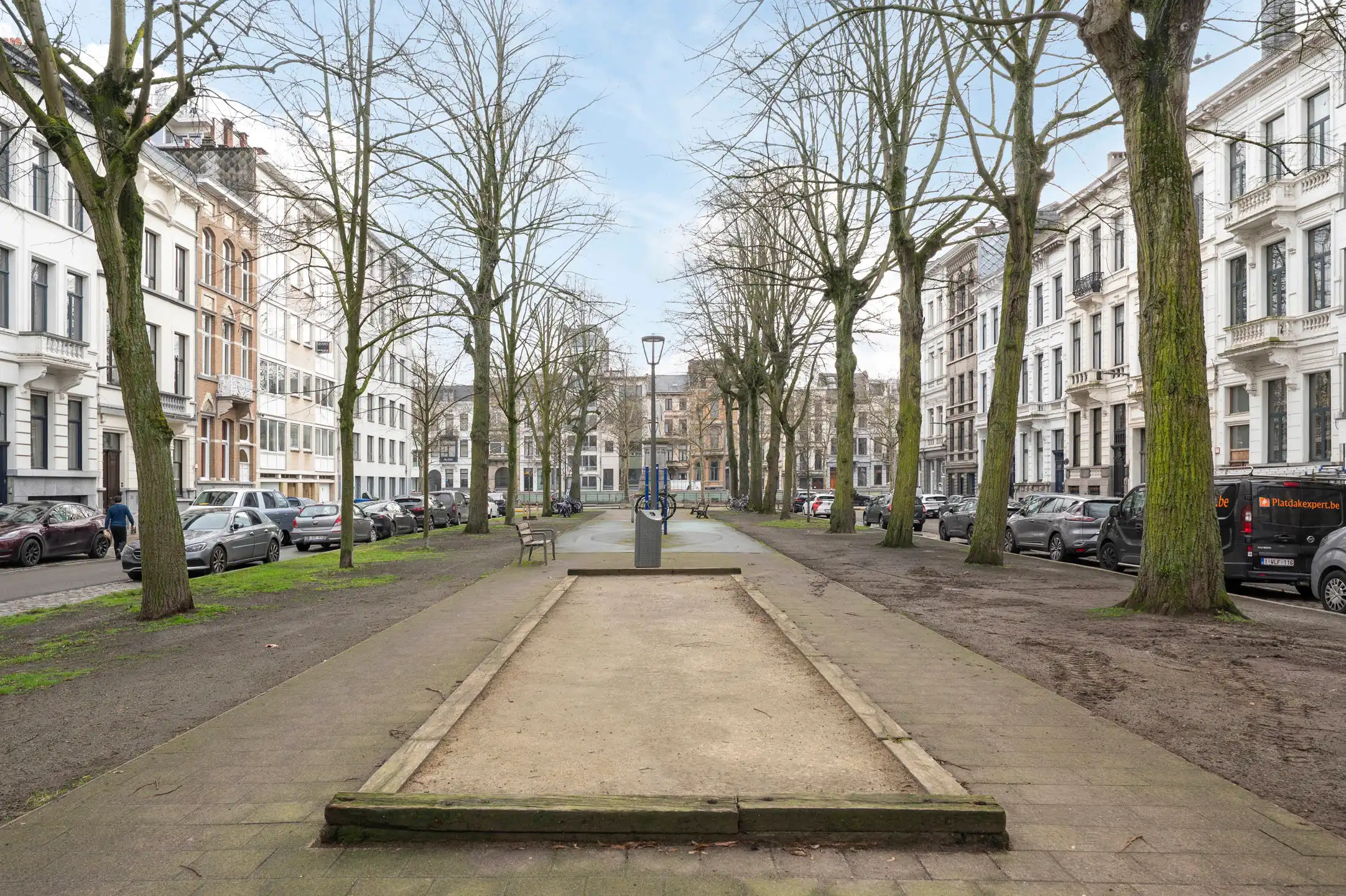 Ruime te renoveren woning met 4 verdiepen & garage foto 4